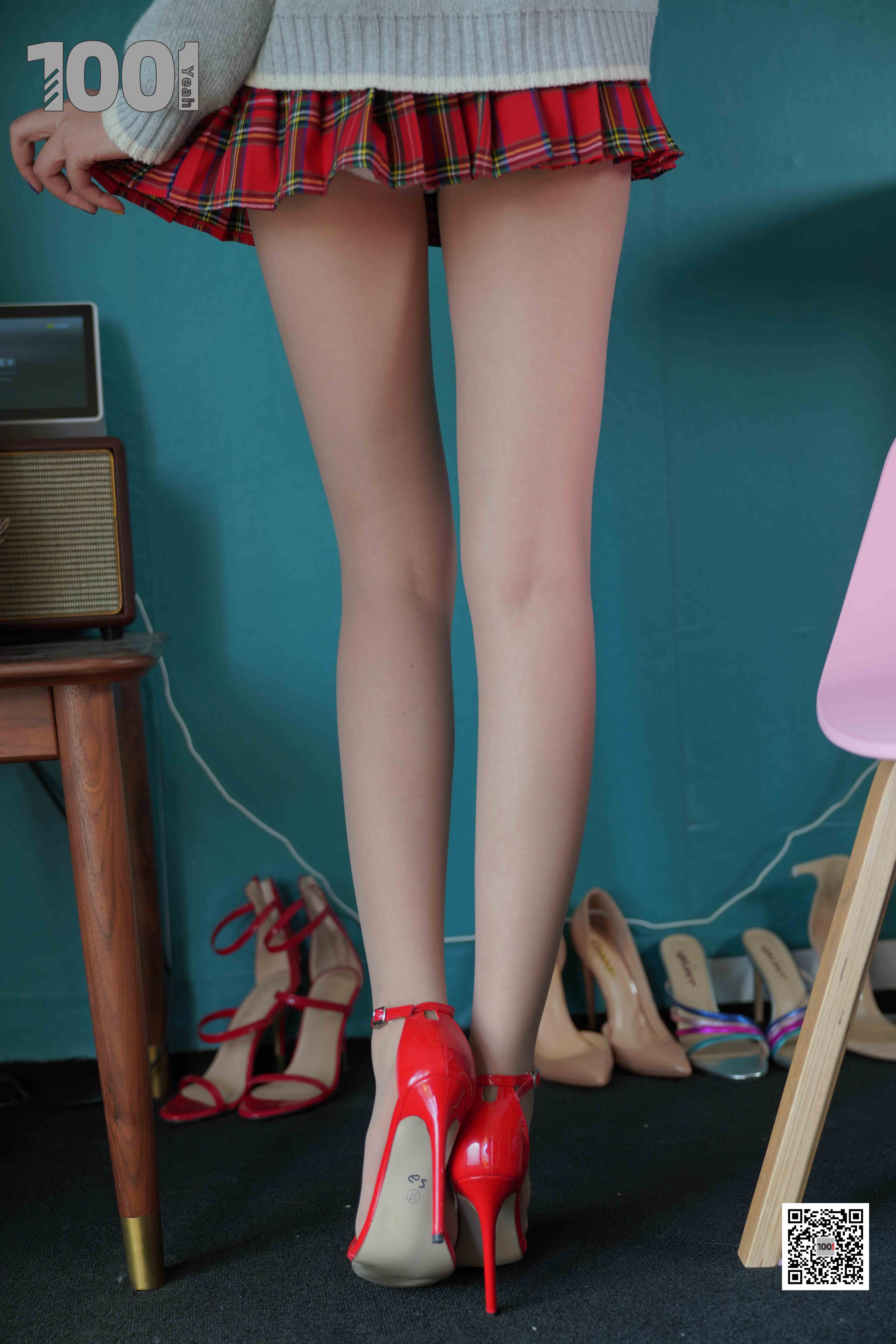 China Beauty Legs and feet 1024-2