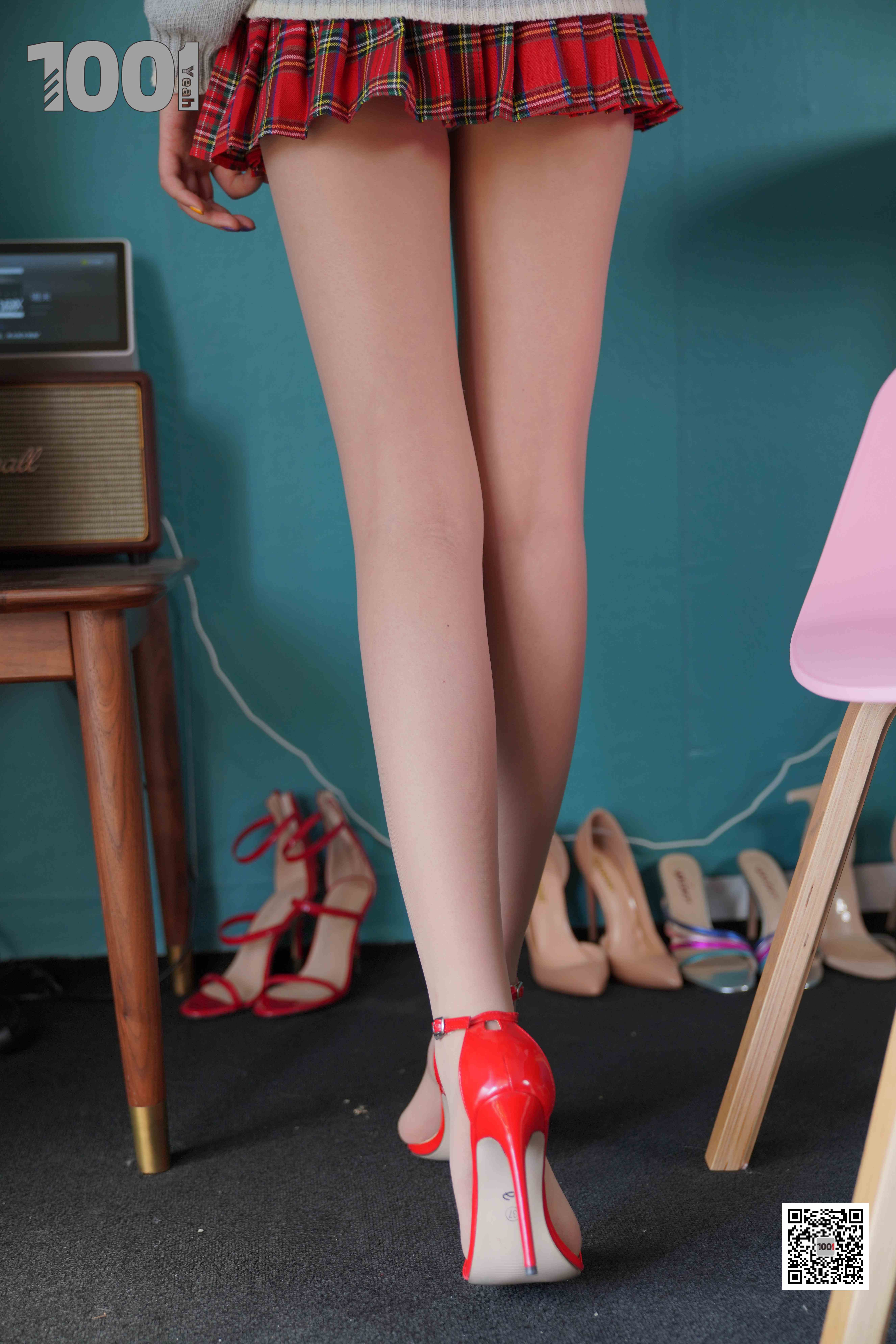 China Beauty Legs and feet 1024-2