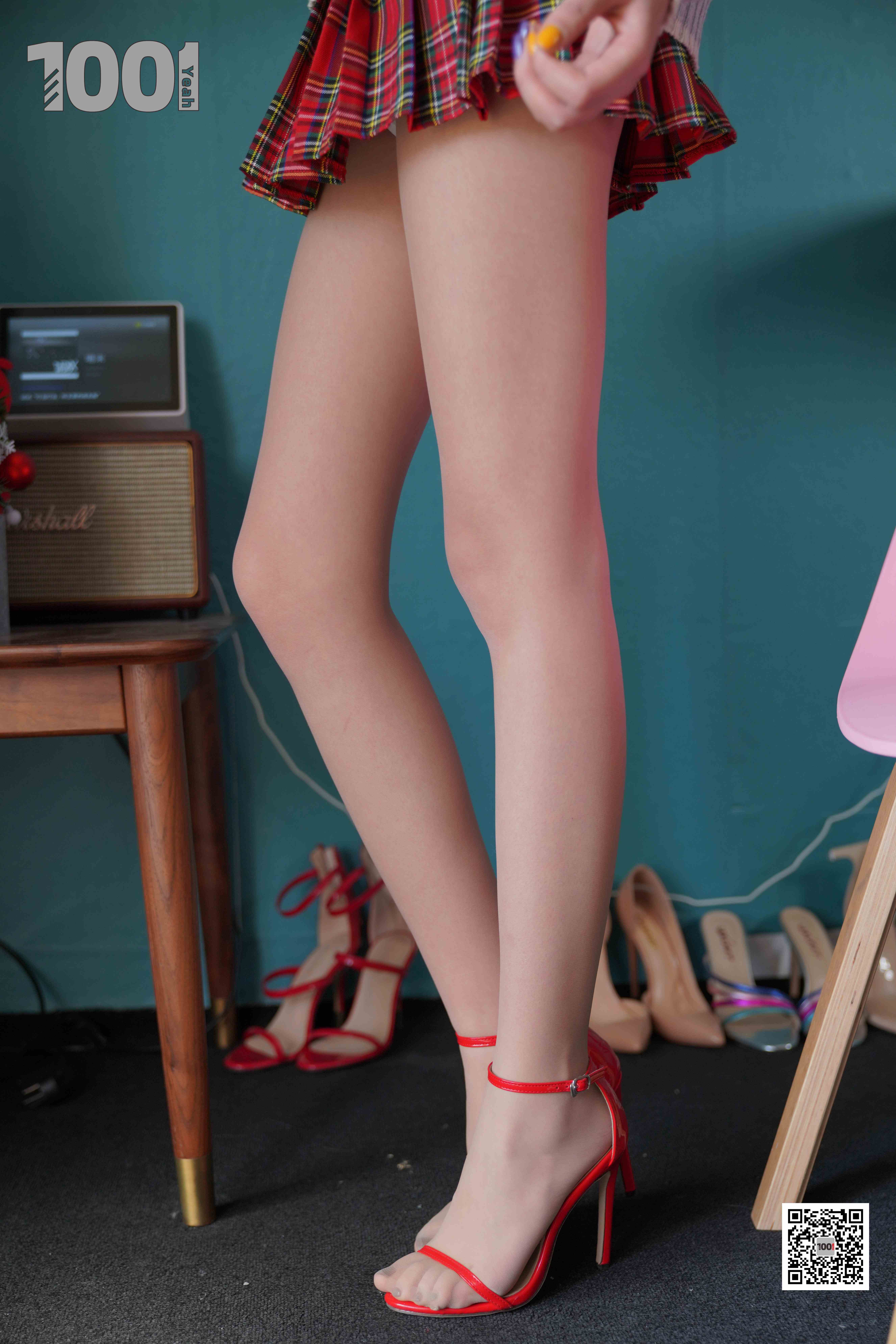 China Beauty Legs and feet 1024-2