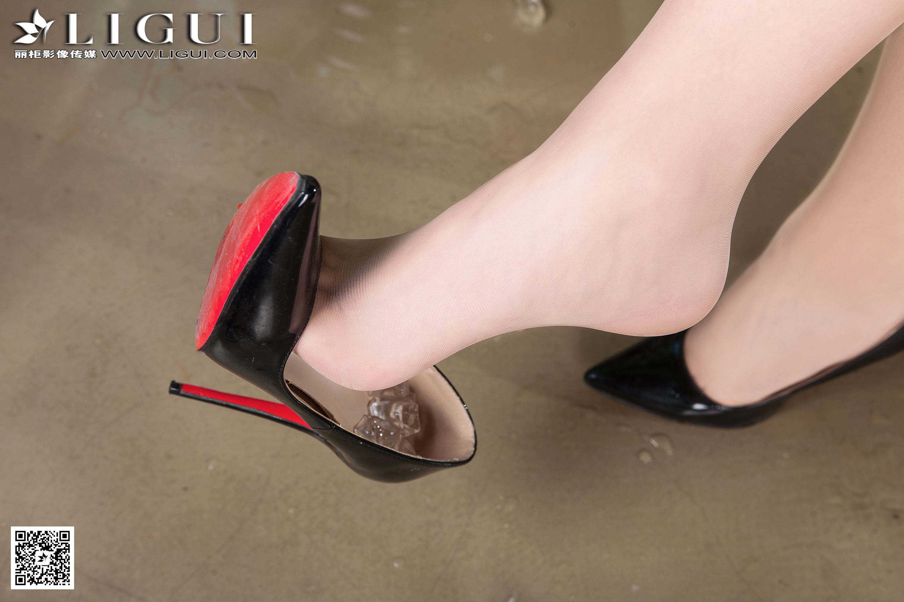 pretty lady dirty feet 43