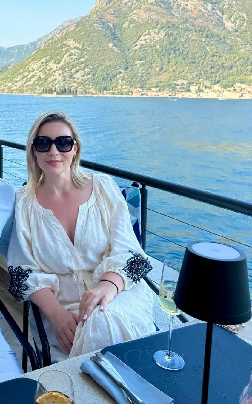 Hot Blonde Milf Suzana