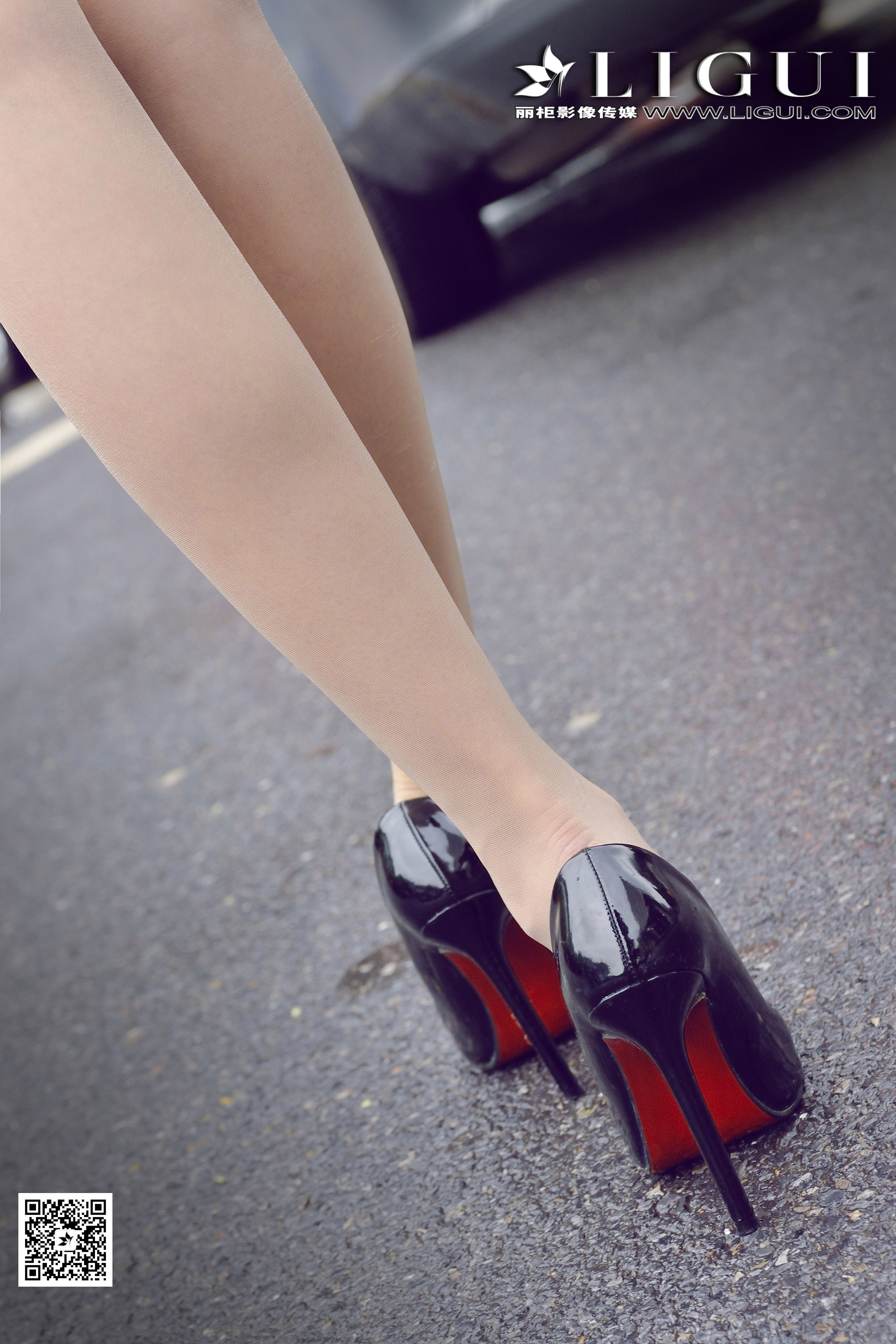 pretty lady dirty feet 44