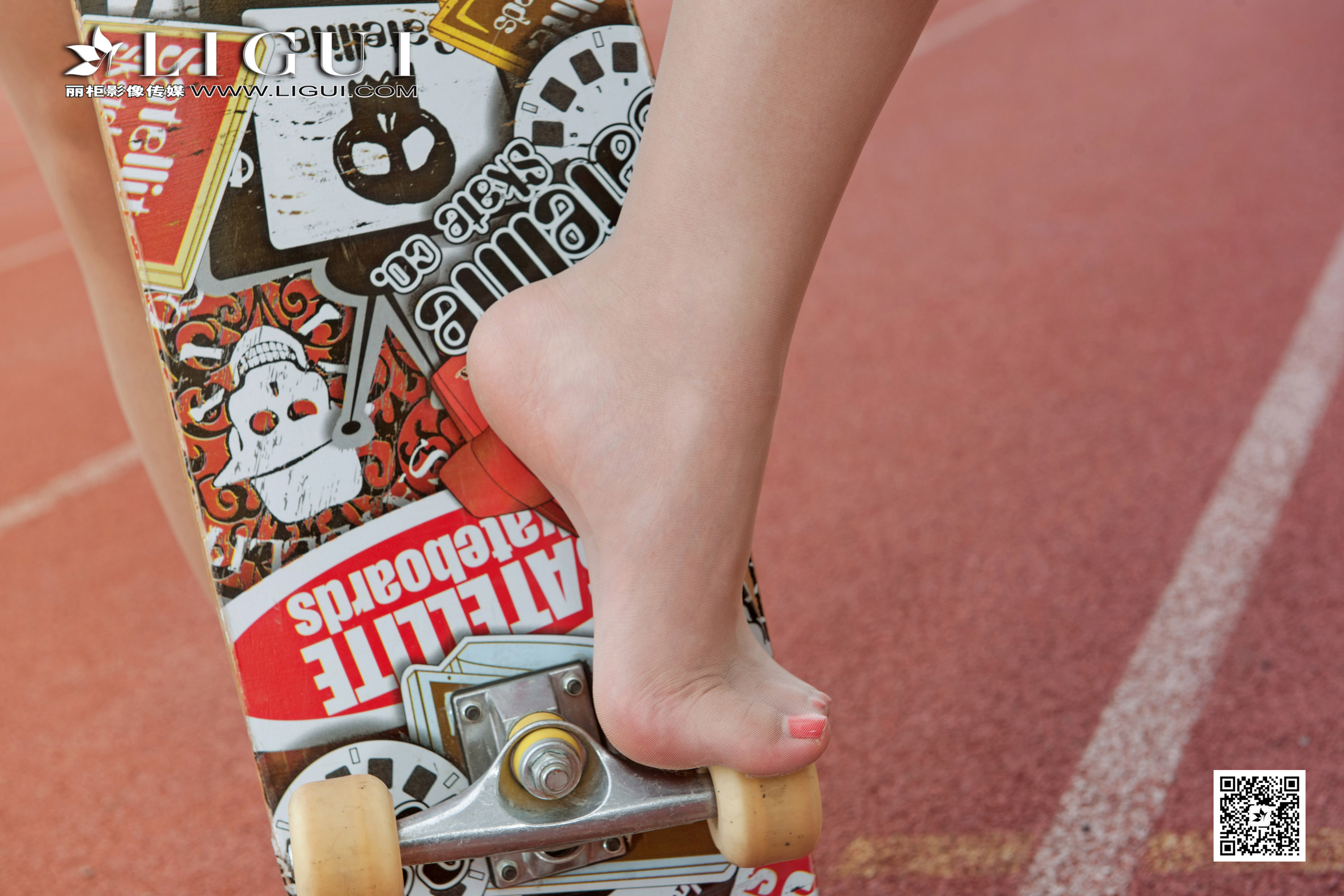 pretty lady dirty feet 45