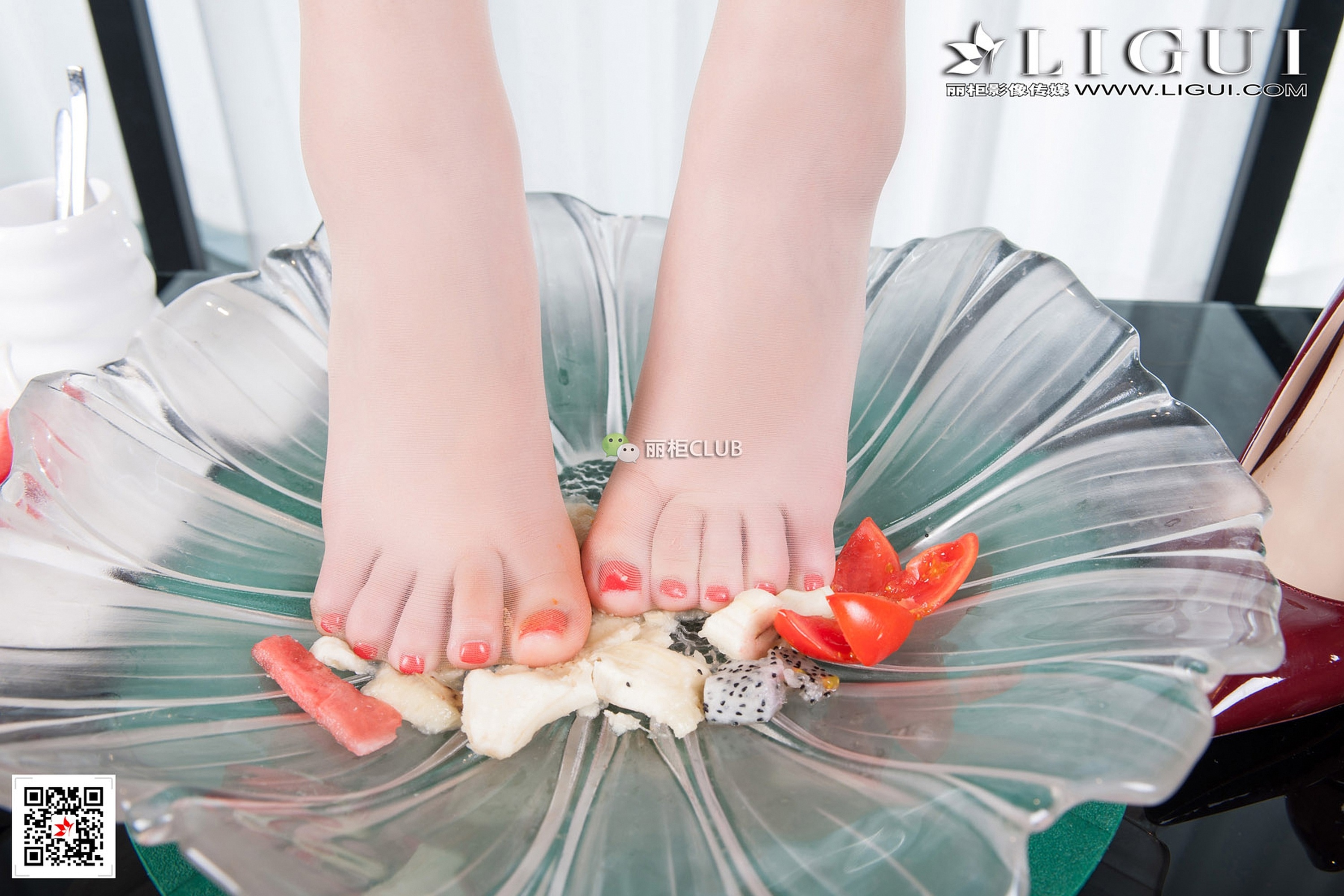 pretty lady dirty feet 42-2