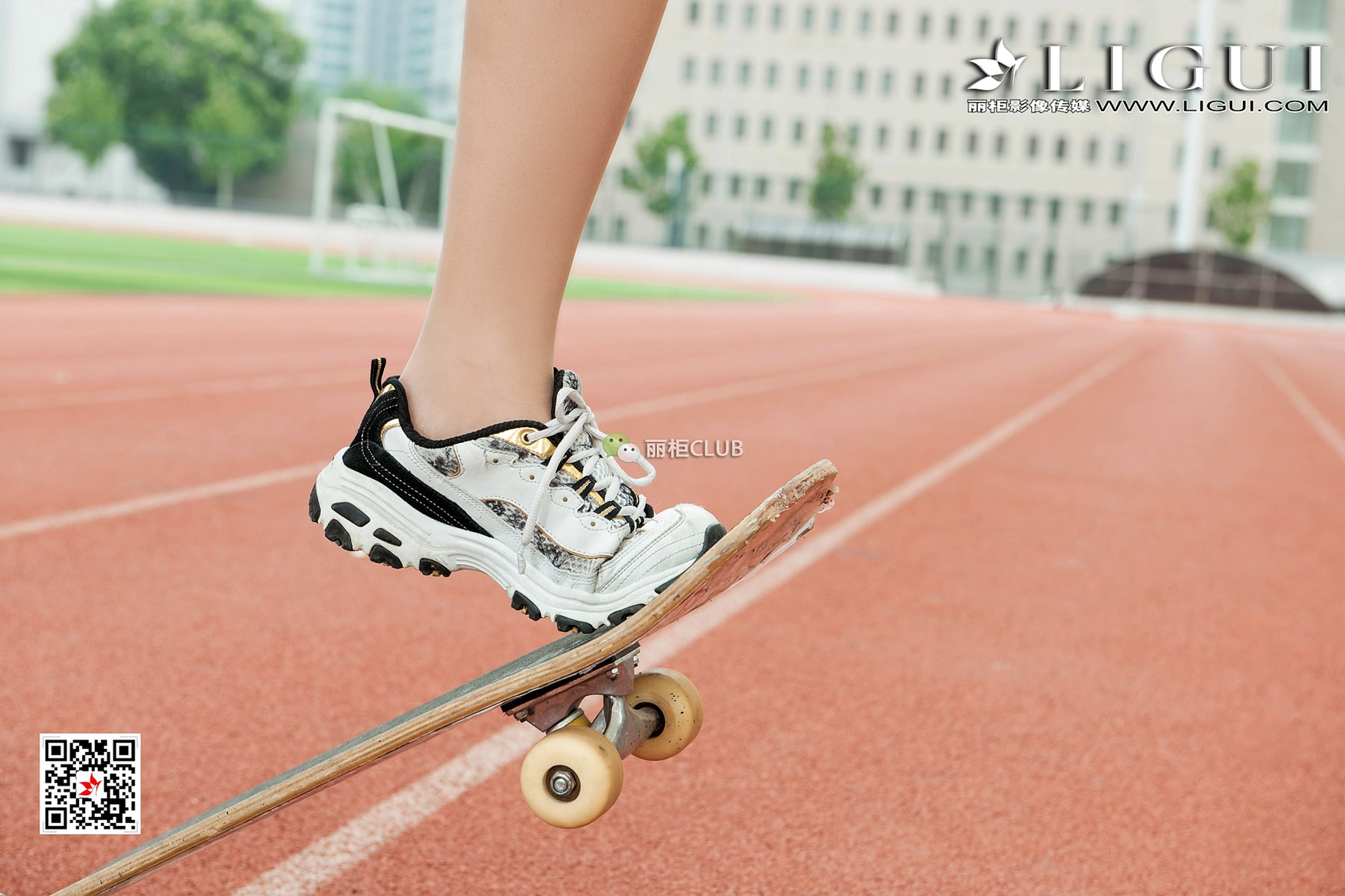 pretty lady dirty feet 45-2