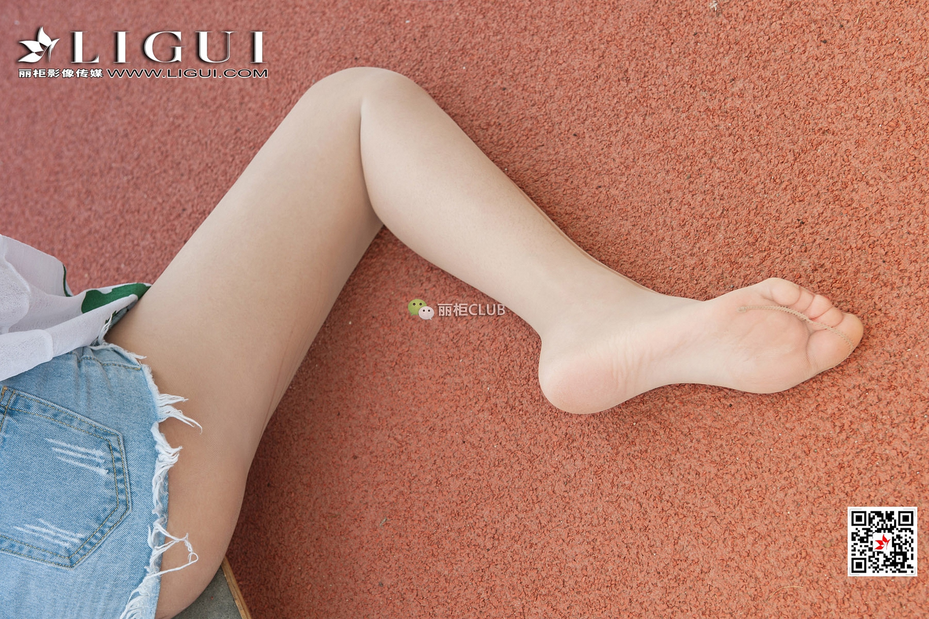 pretty lady dirty feet 45-2