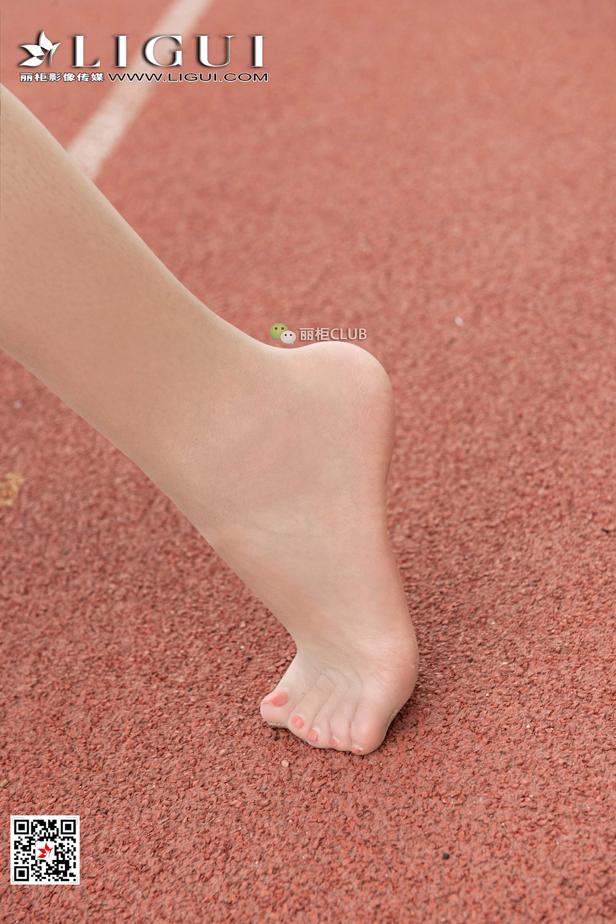 pretty lady dirty feet 45-2