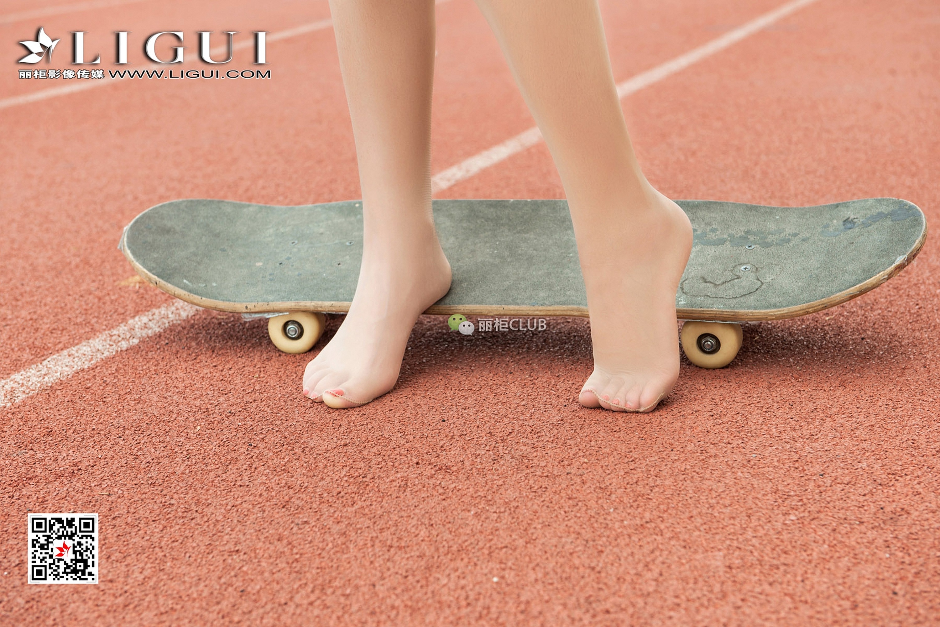 pretty lady dirty feet 45-2