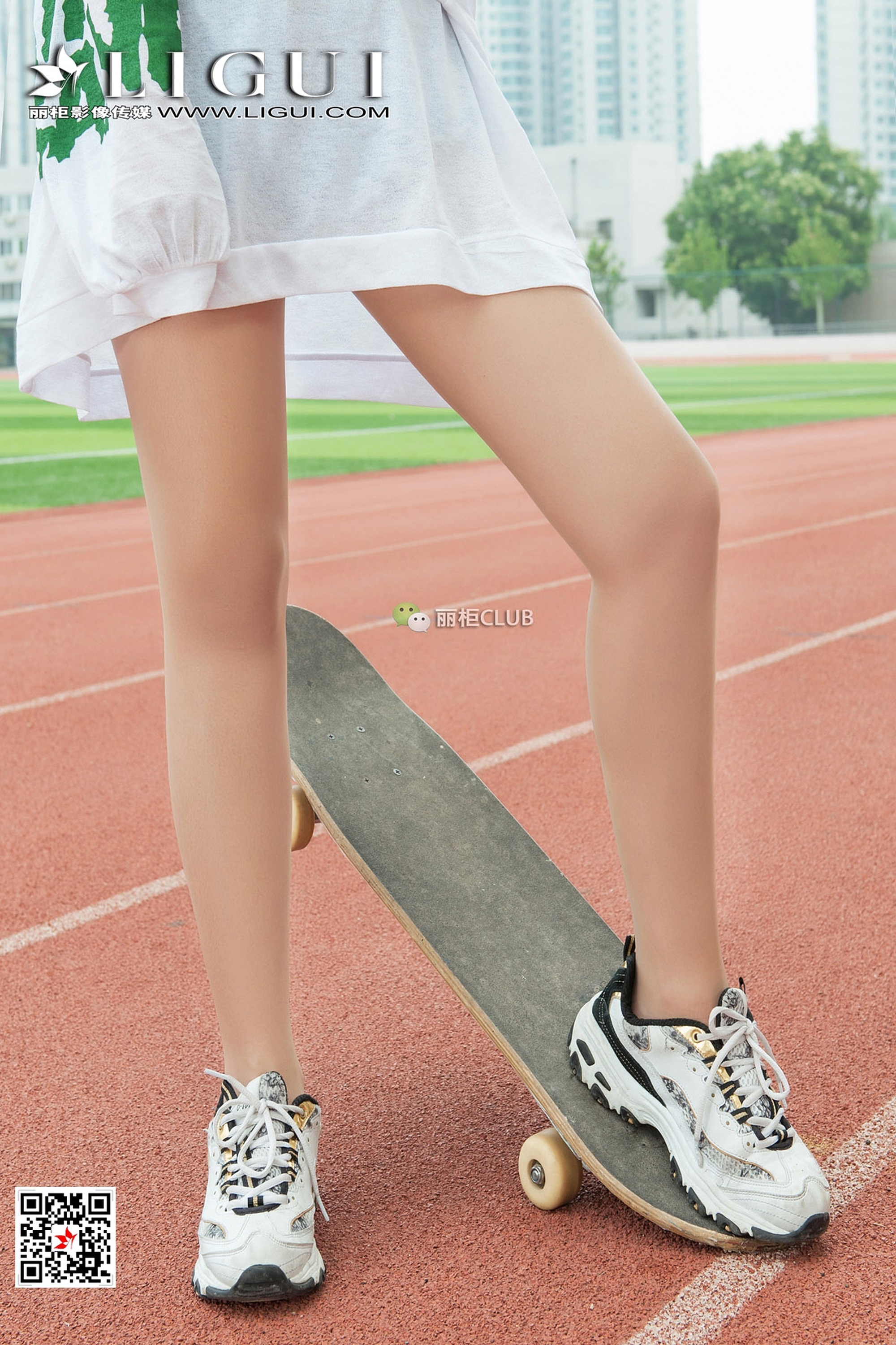 pretty lady dirty feet 45-2