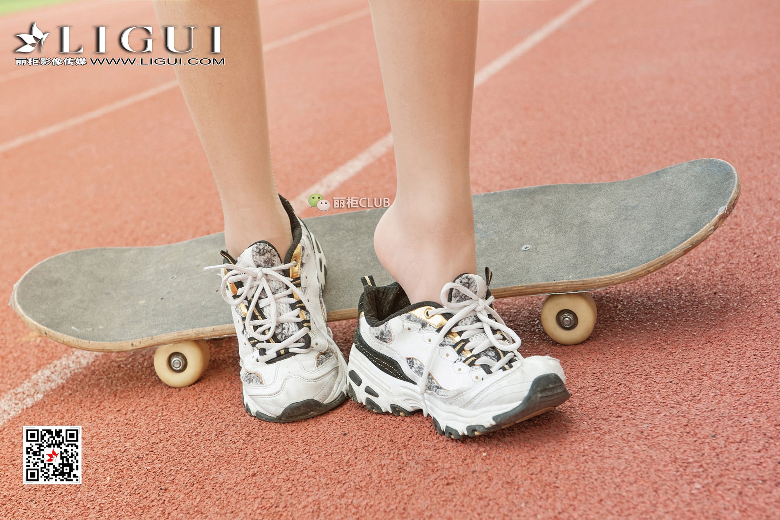 pretty lady dirty feet 45-2