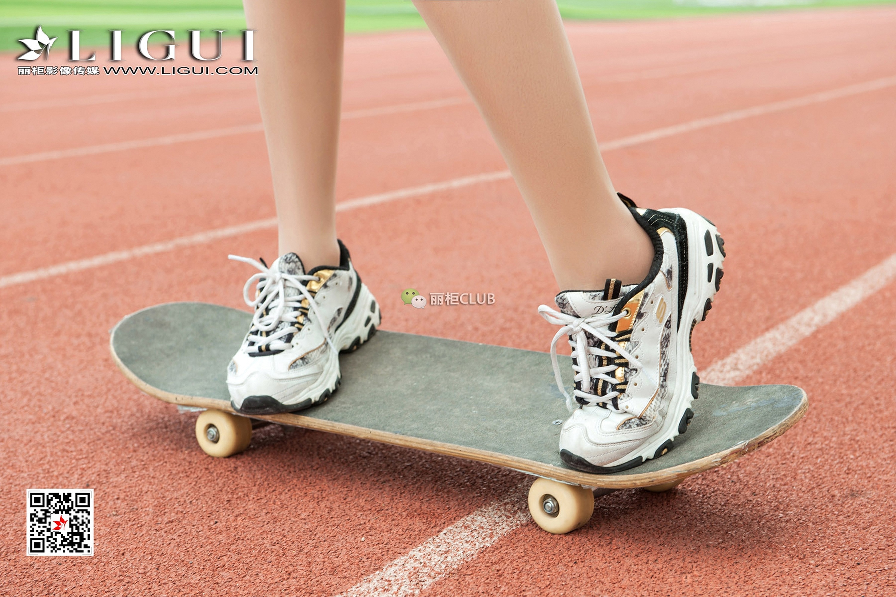 pretty lady dirty feet 45-2