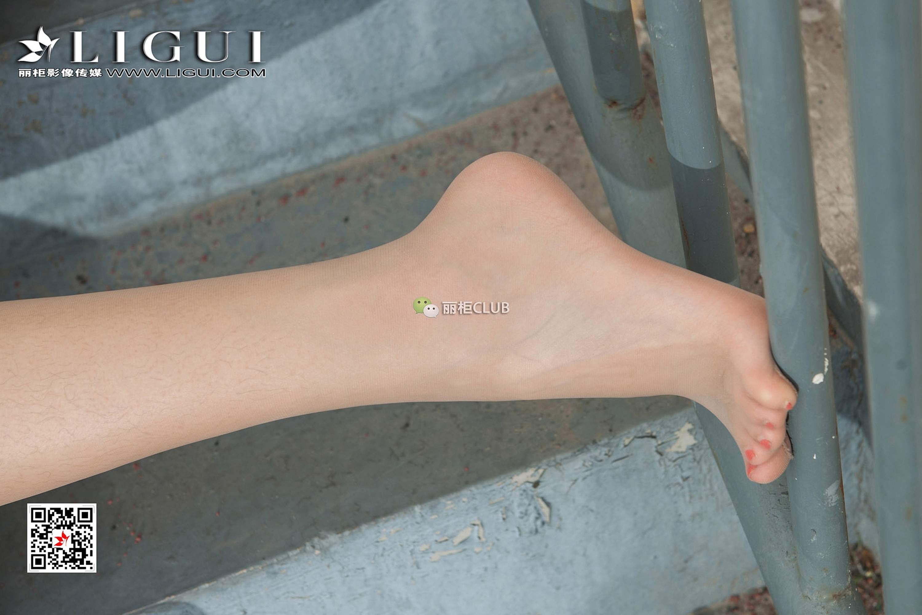 pretty lady dirty feet 45-2