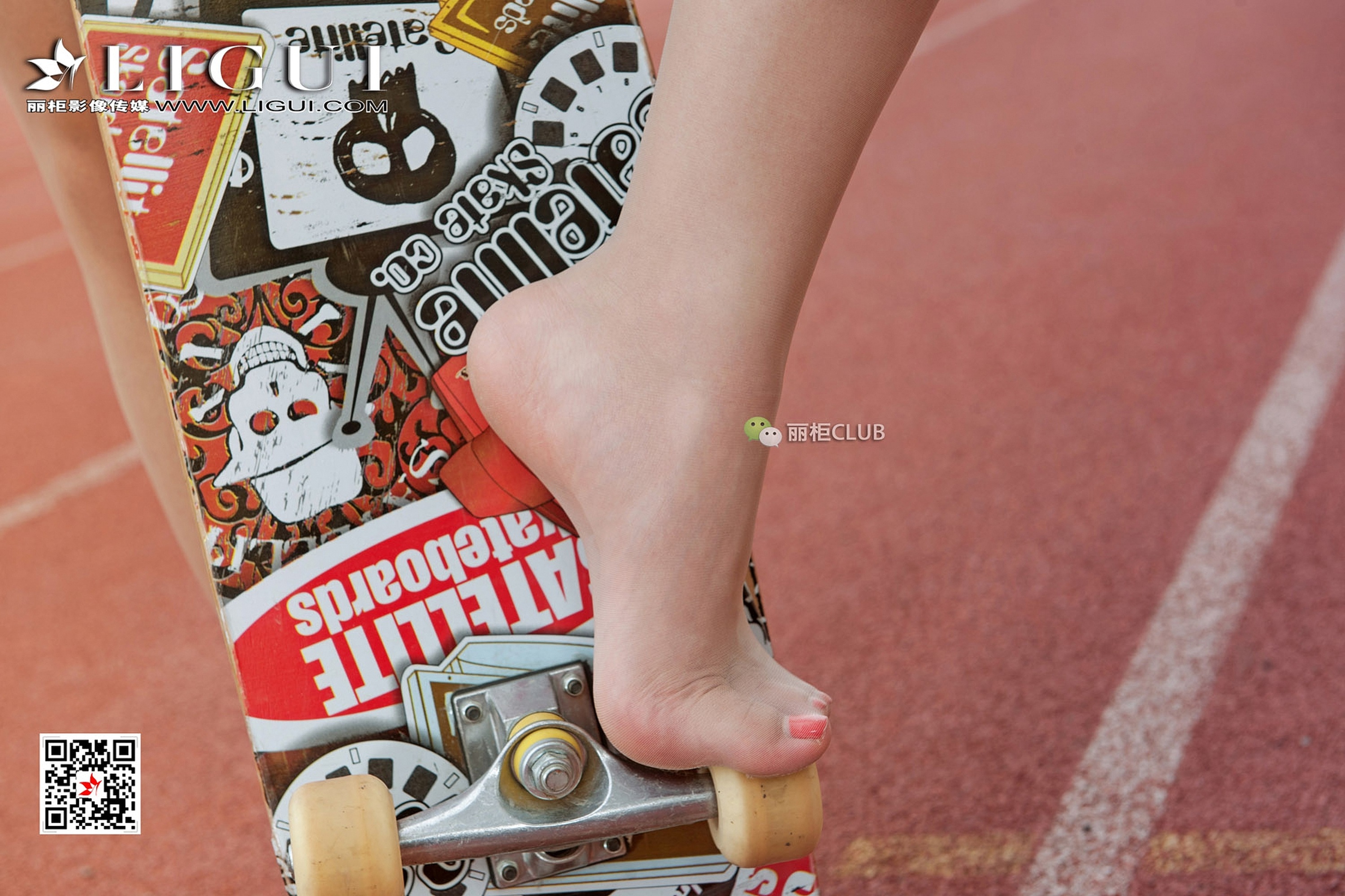 pretty lady dirty feet 45-2