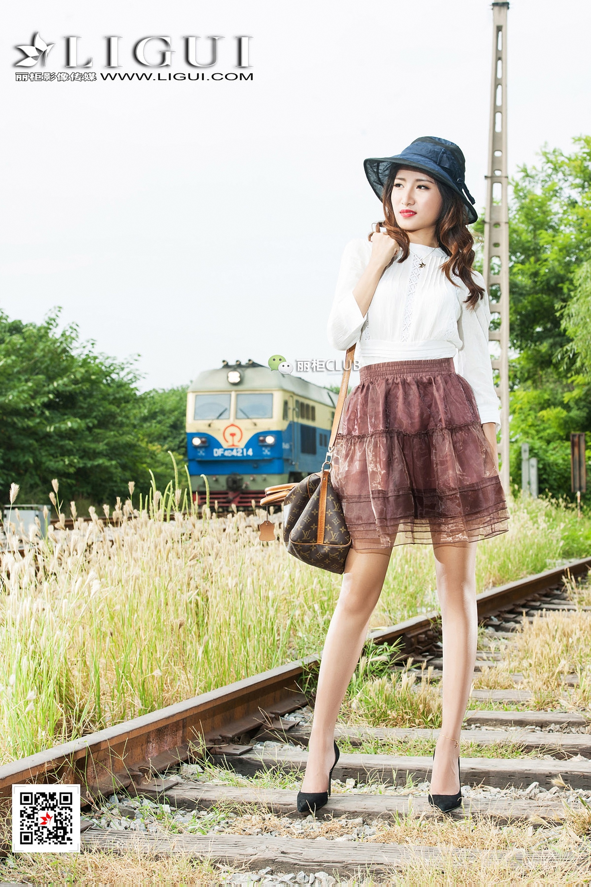 pretty lady dirty feet 48