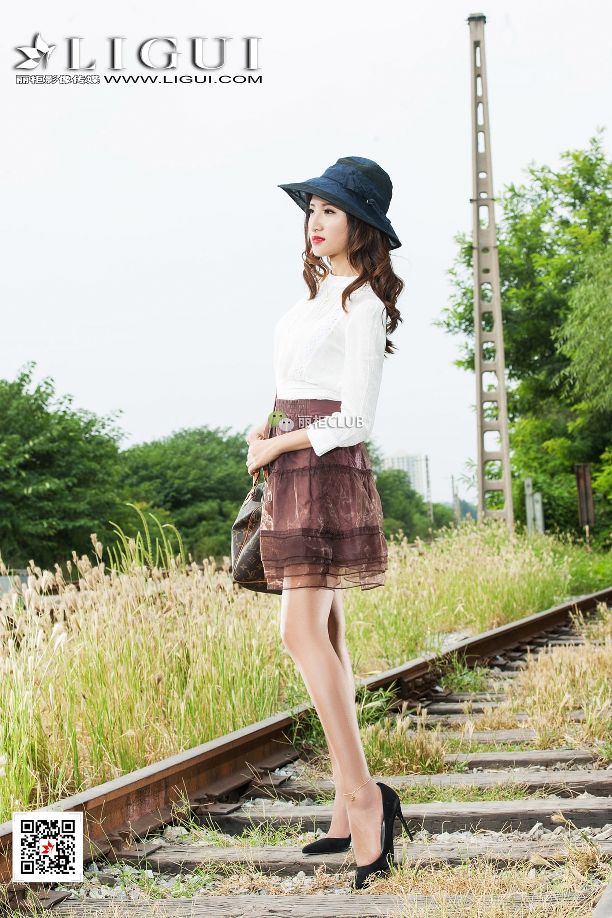 pretty lady dirty feet 48