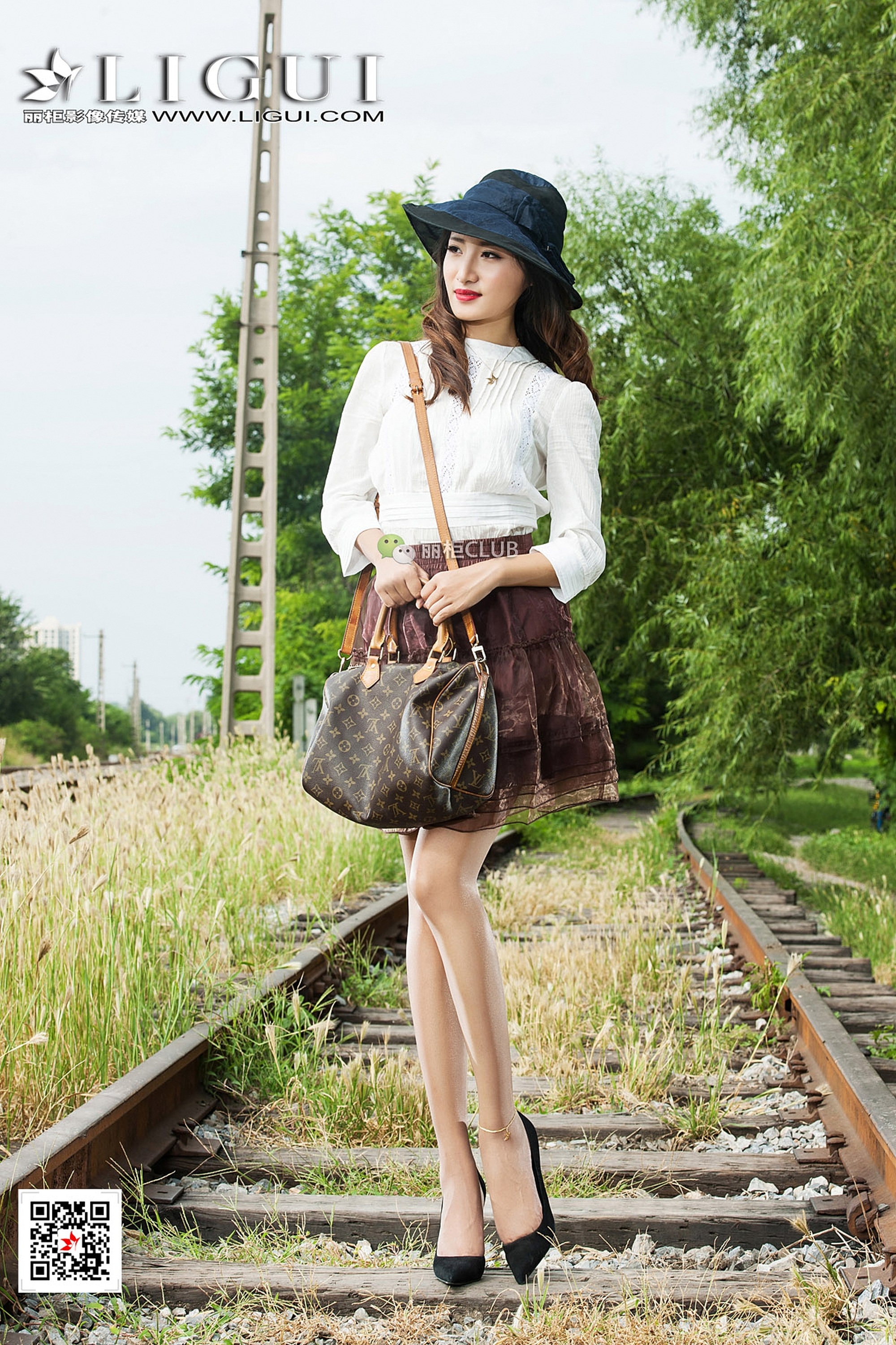 pretty lady dirty feet 48