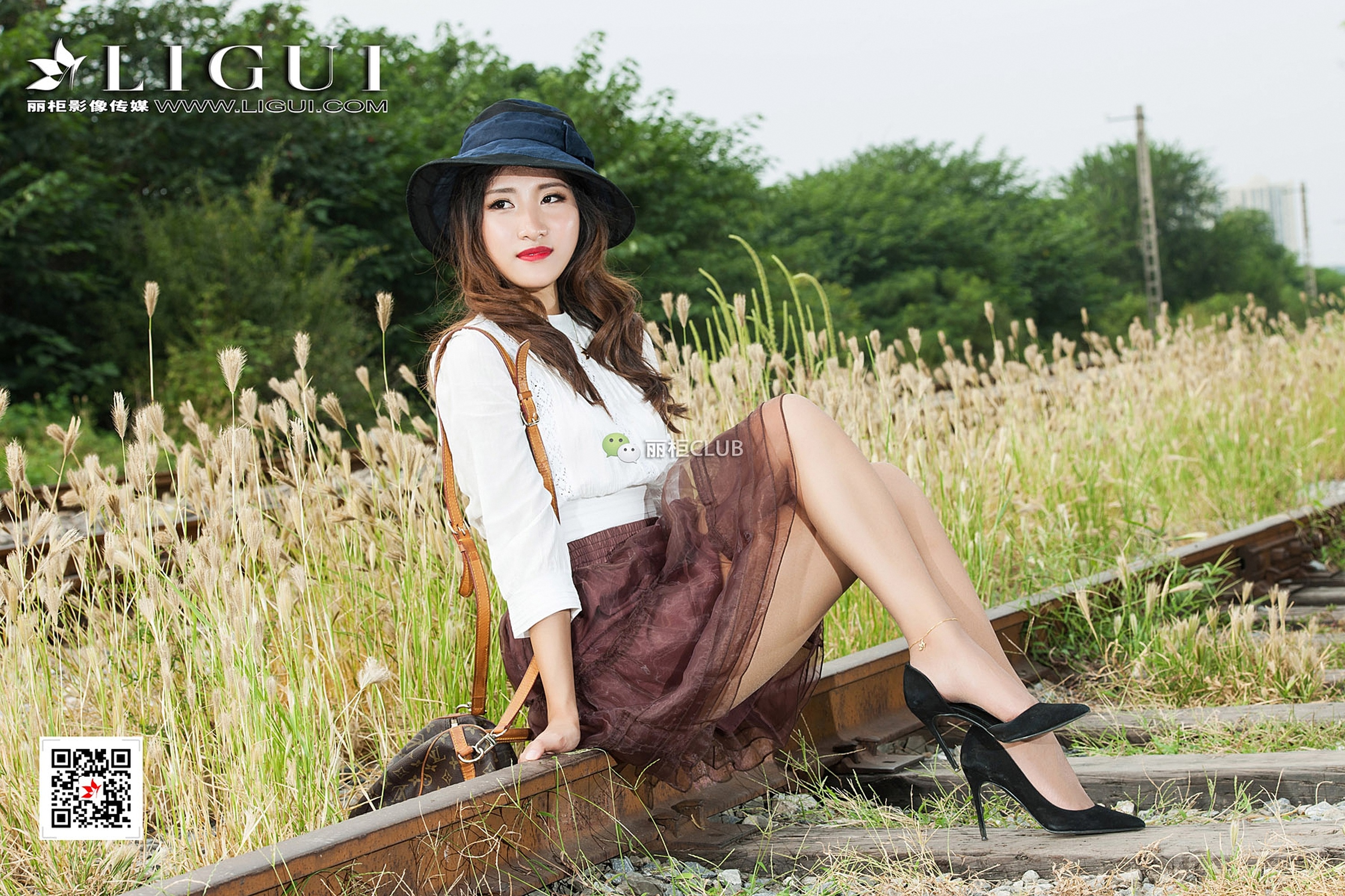 pretty lady dirty feet 48