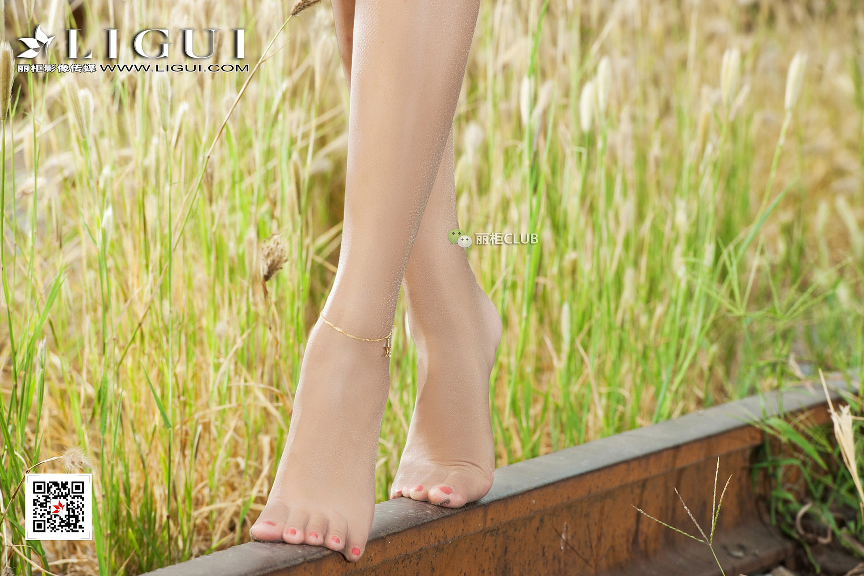 pretty lady dirty feet 48