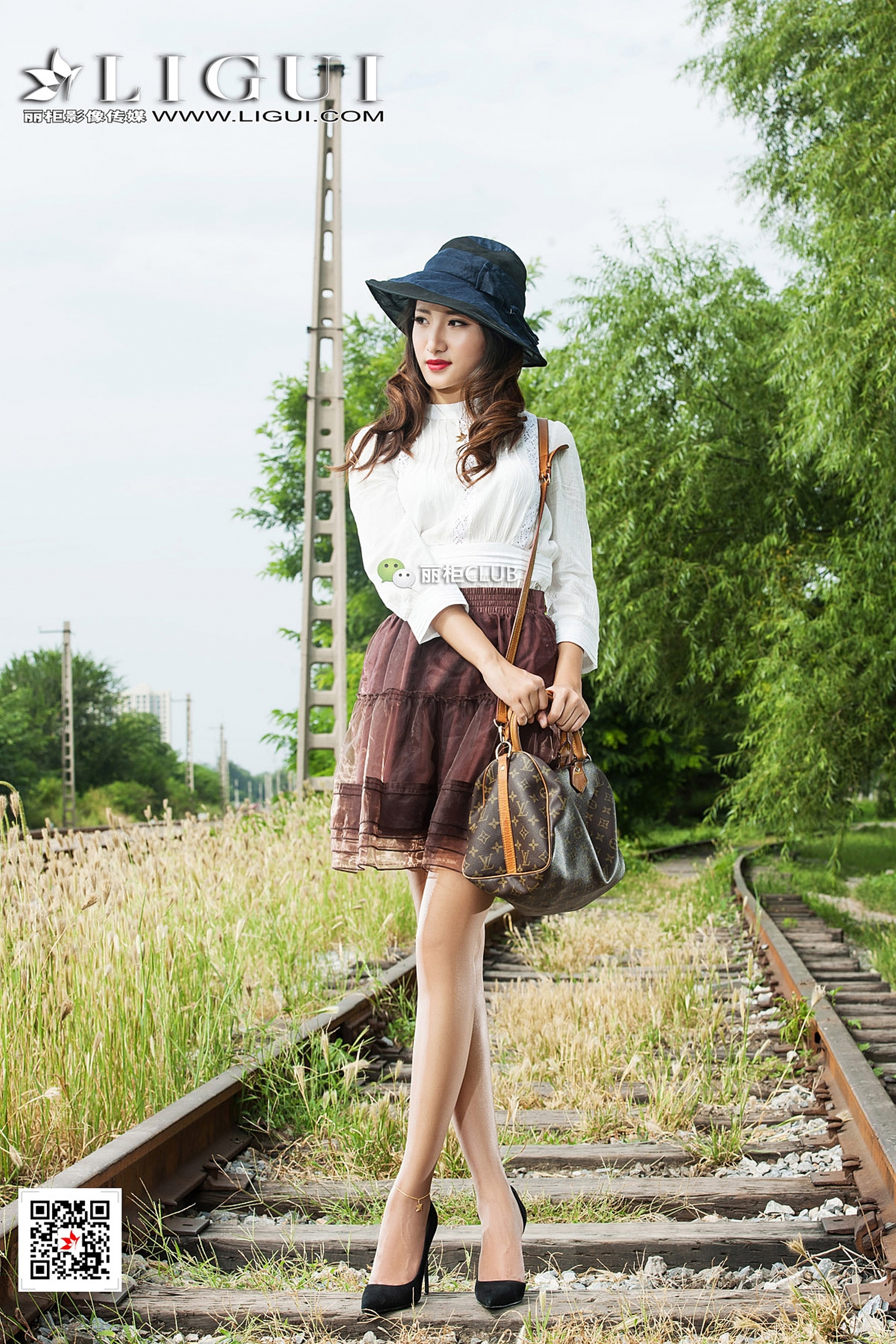 pretty lady dirty feet 48