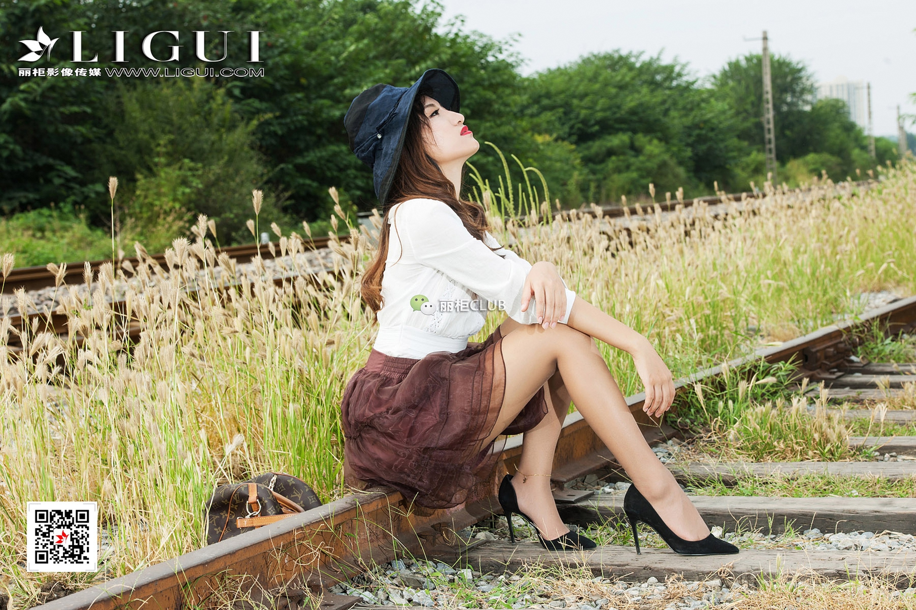 pretty lady dirty feet 48