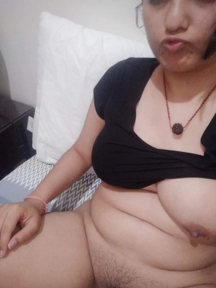 Beautiful horny married girl unseen pics