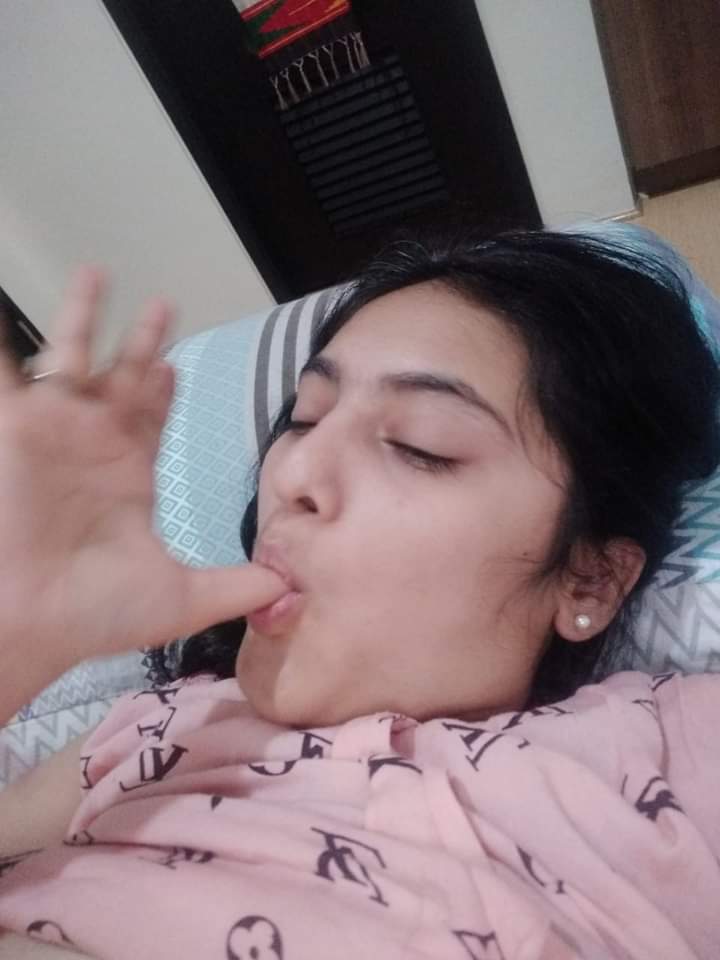 Beautiful horny married girl unseen pics