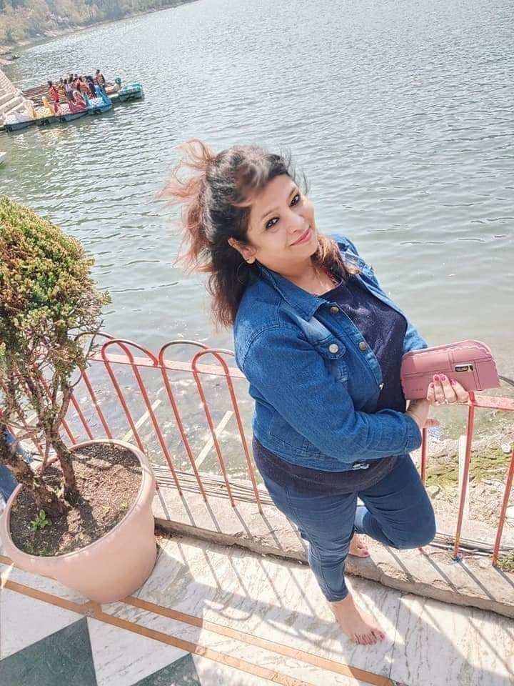 Beautiful horny married girl unseen pics