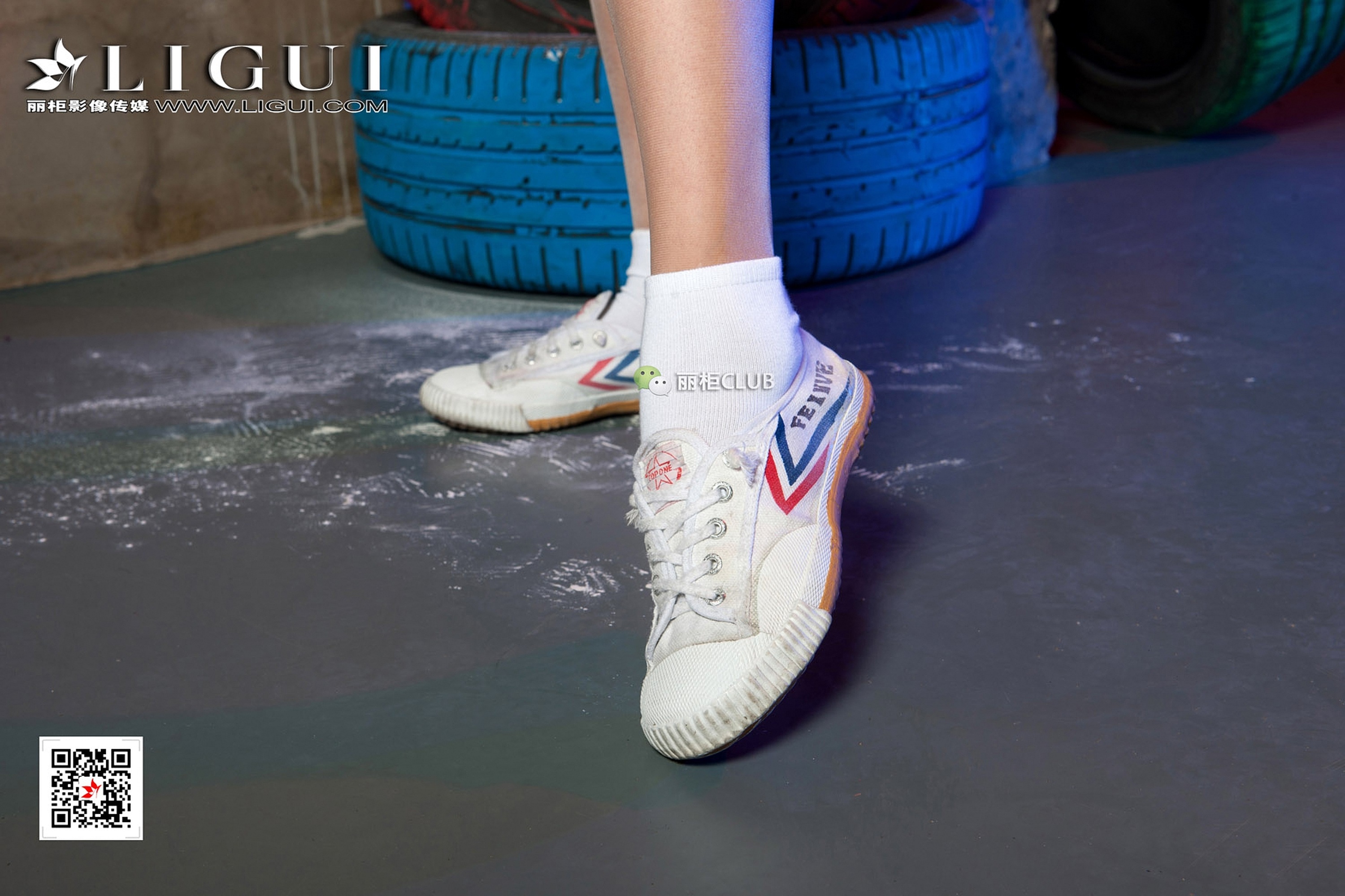 pretty lady dirty feet 49