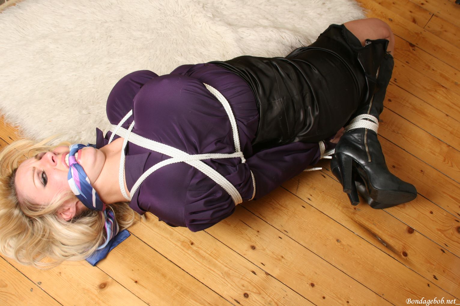 Tied Sexy Beauties 302-2