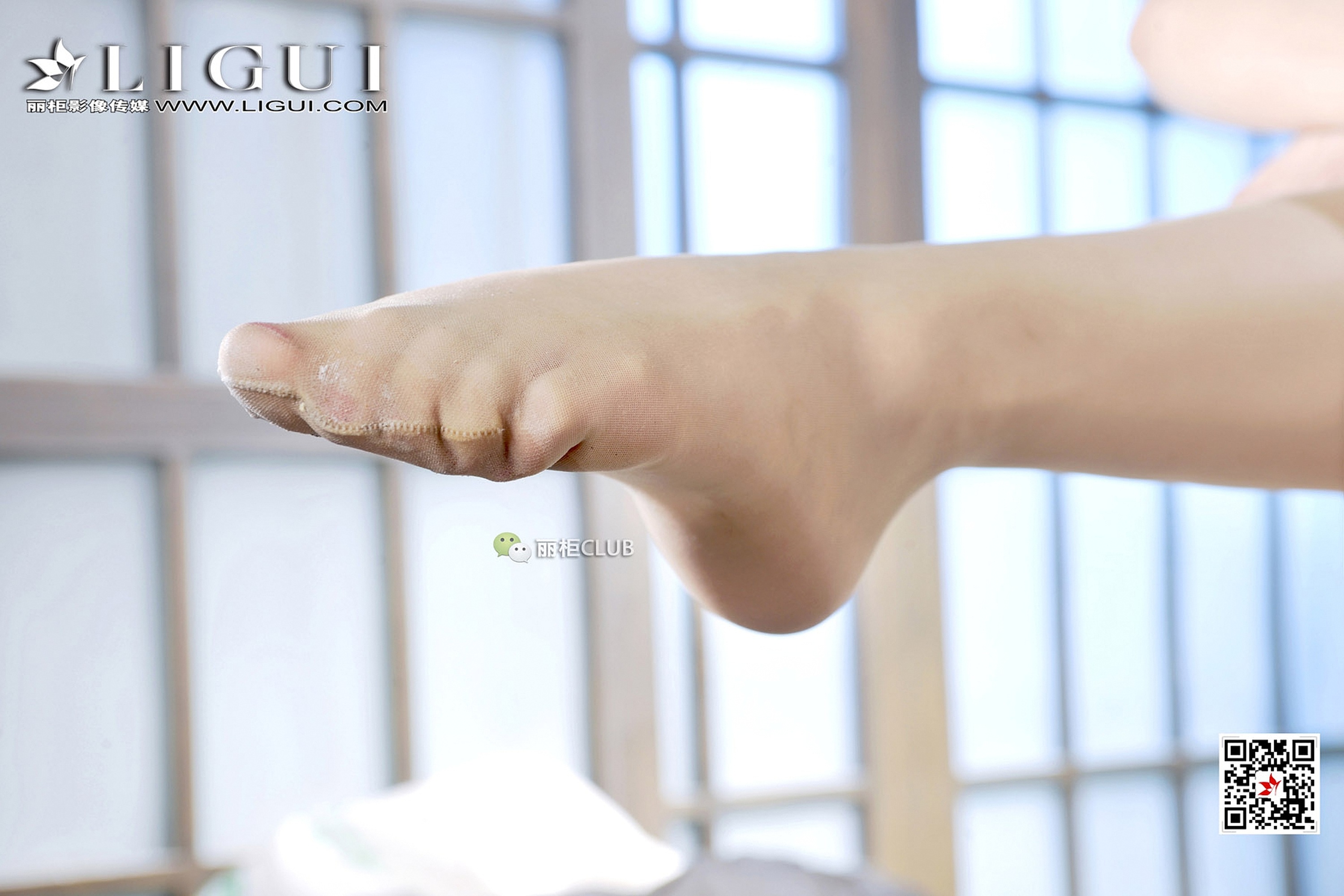 pretty lady dirty feet 53