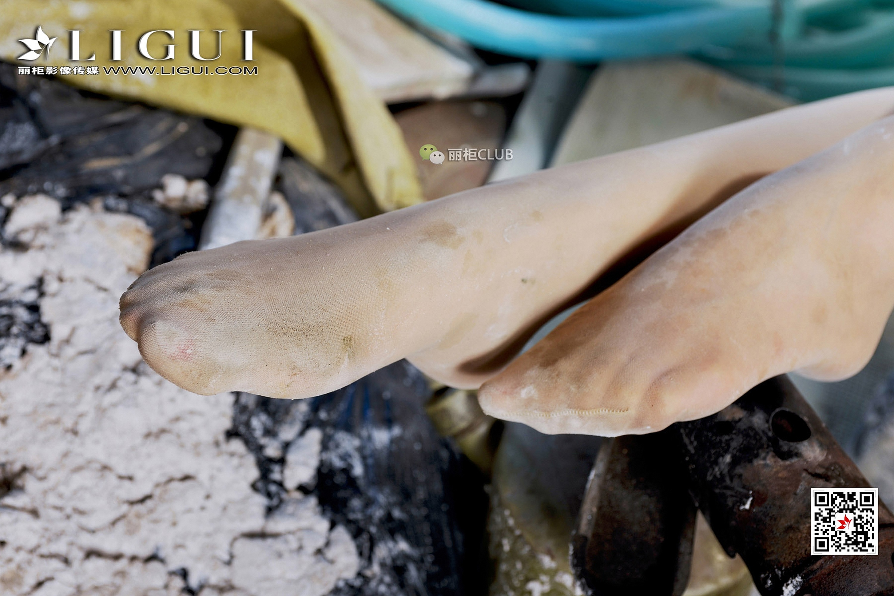 pretty lady dirty feet 53