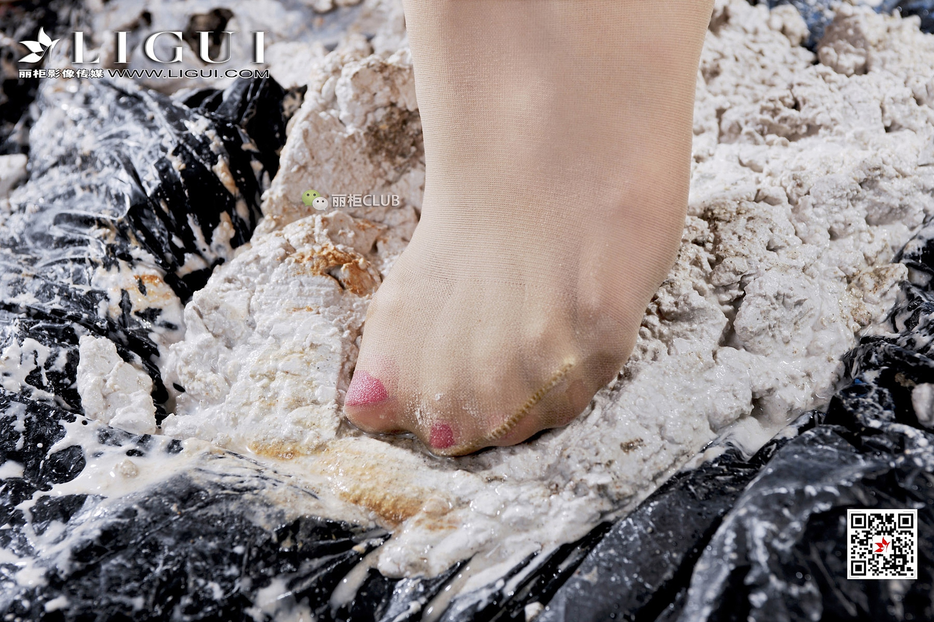 pretty lady dirty feet 53