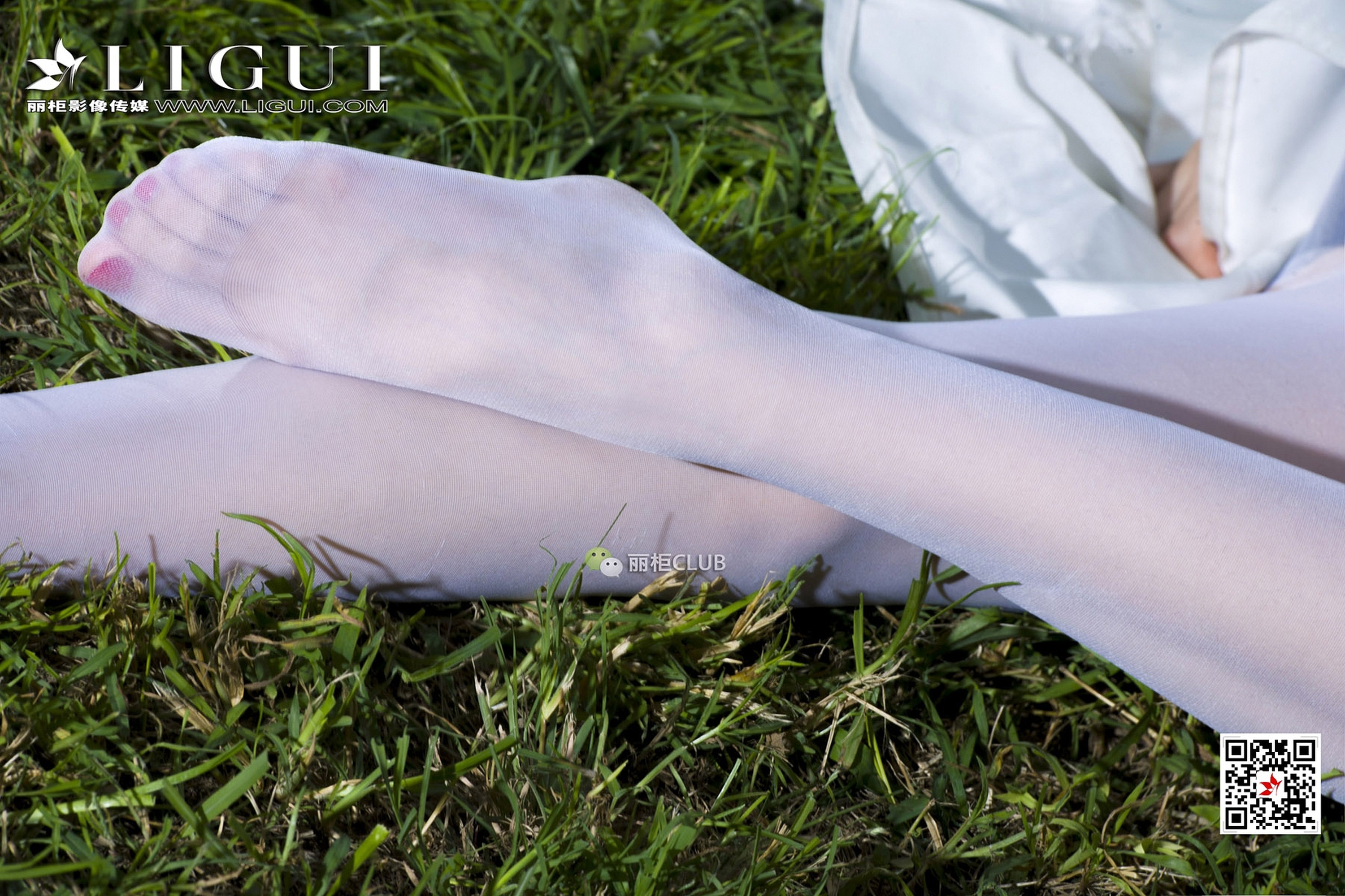 pretty lady dirty feet 55