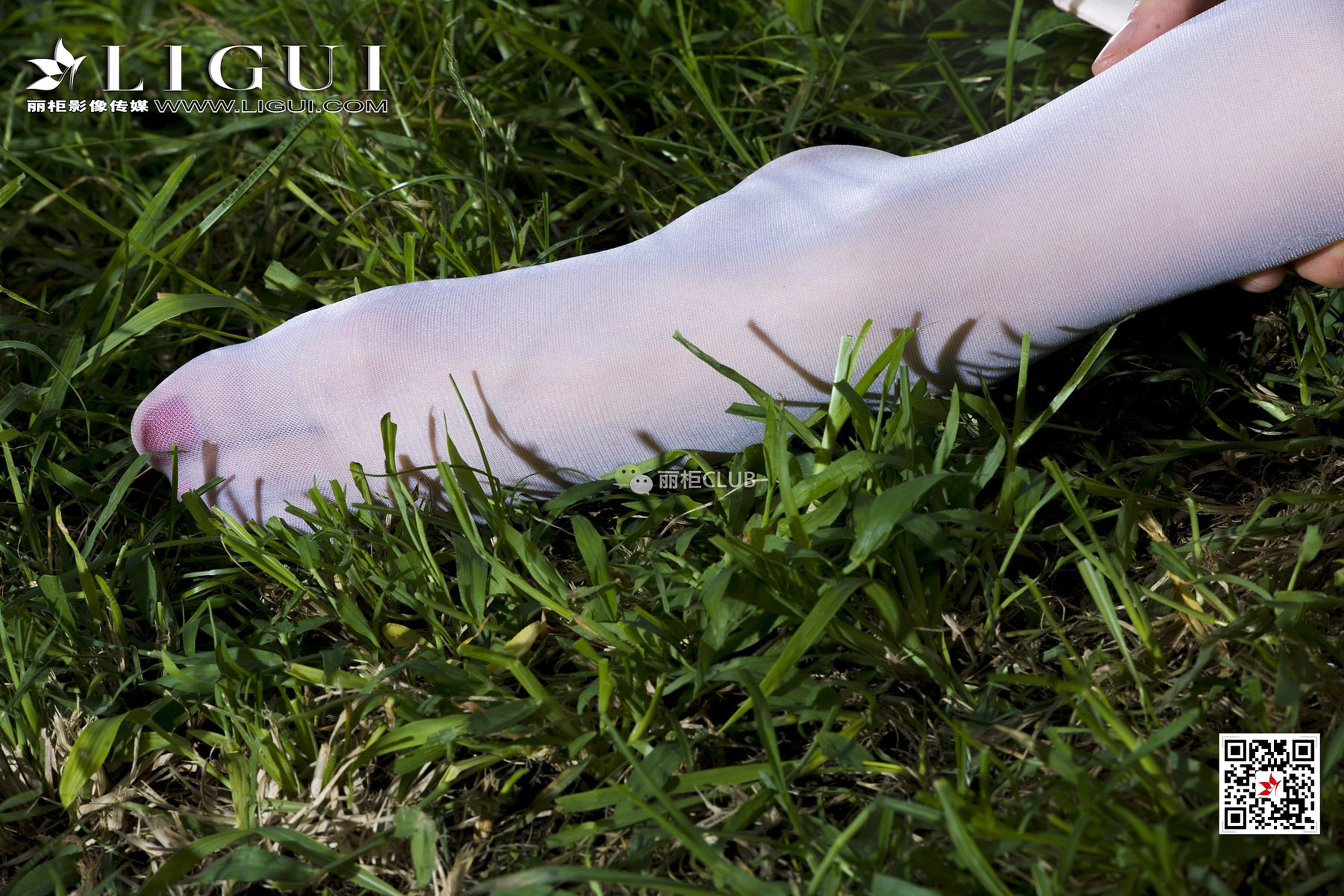 pretty lady dirty feet 55