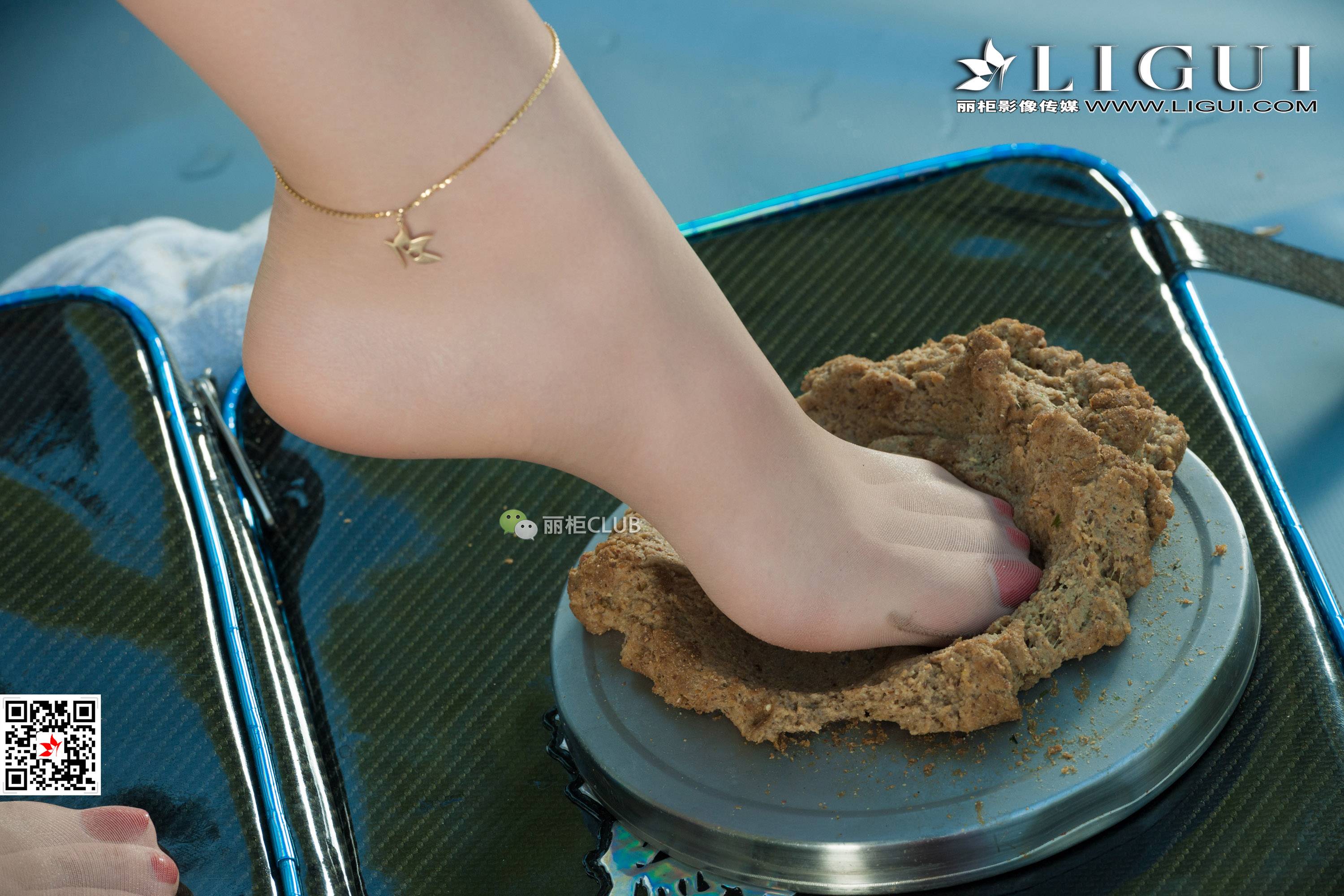 pretty lady dirty feet 57