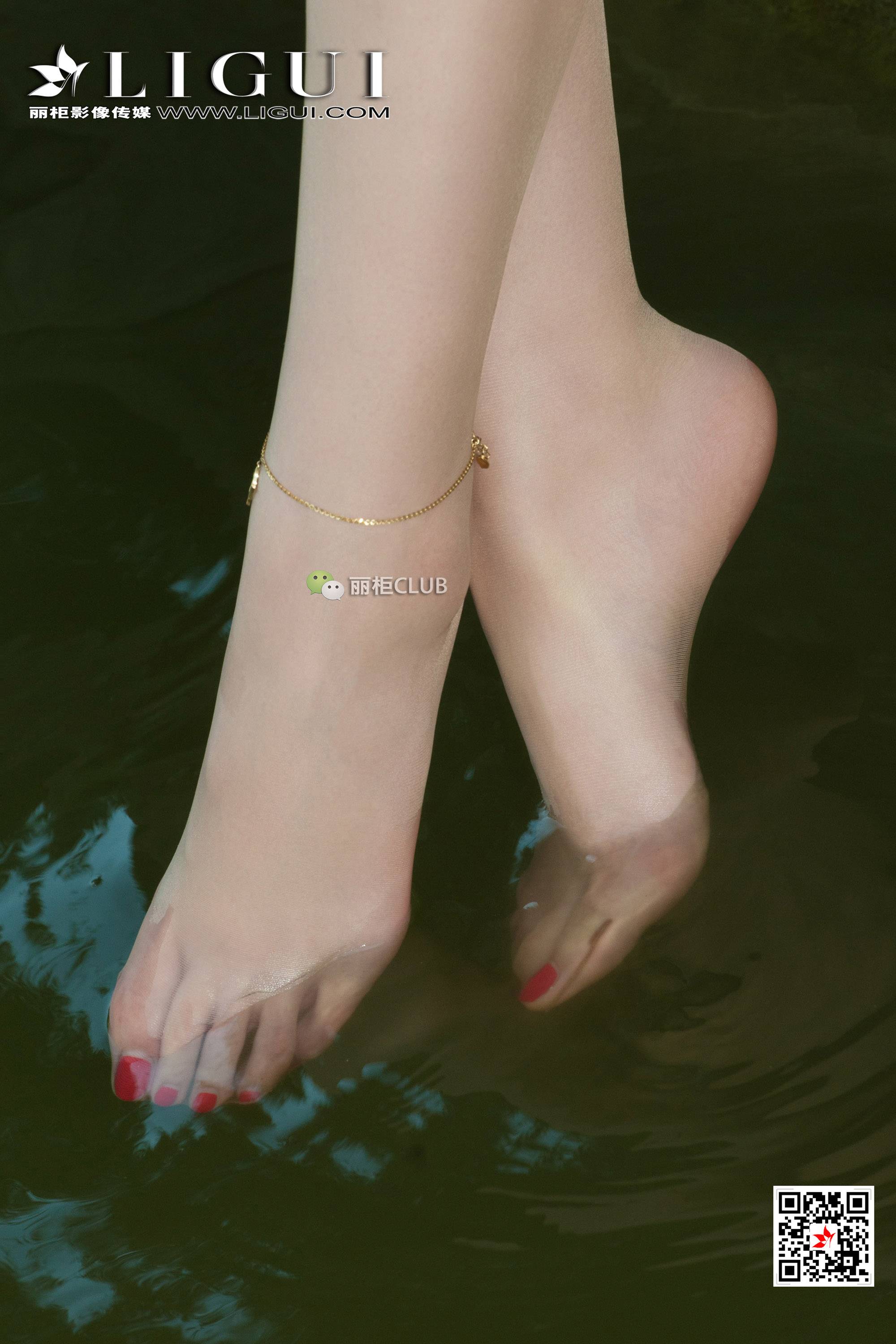 pretty lady dirty feet 57