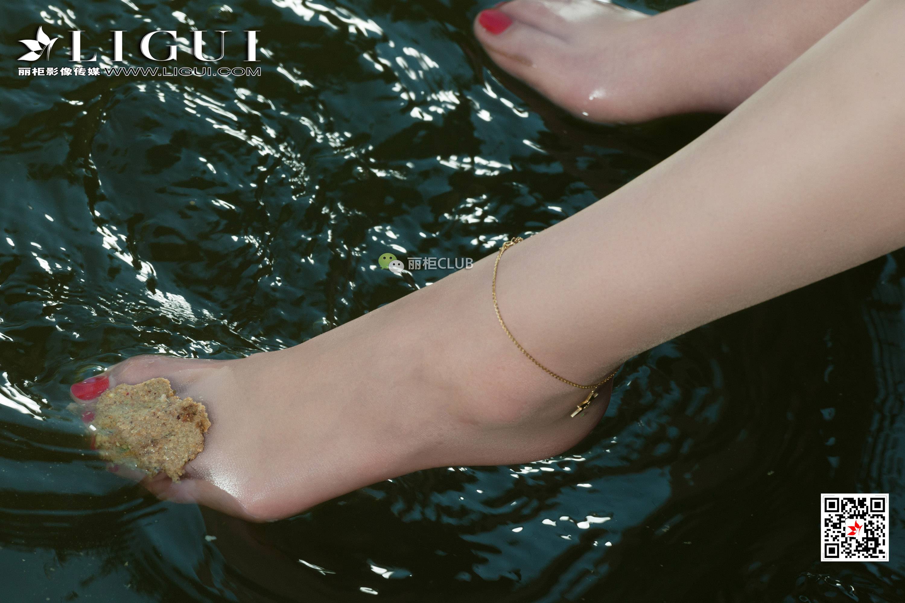 pretty lady dirty feet 57