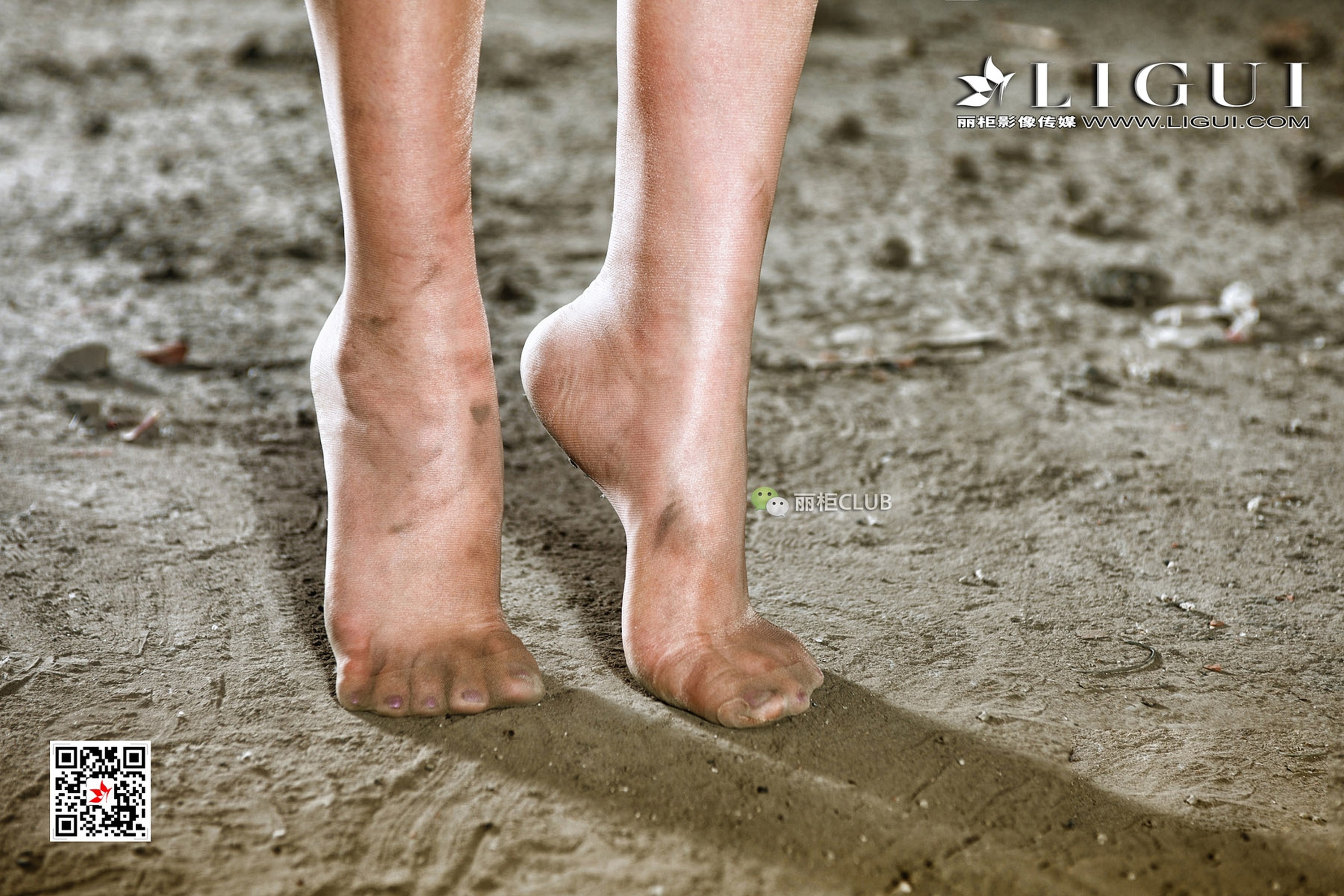 pretty lady dirty feet 58