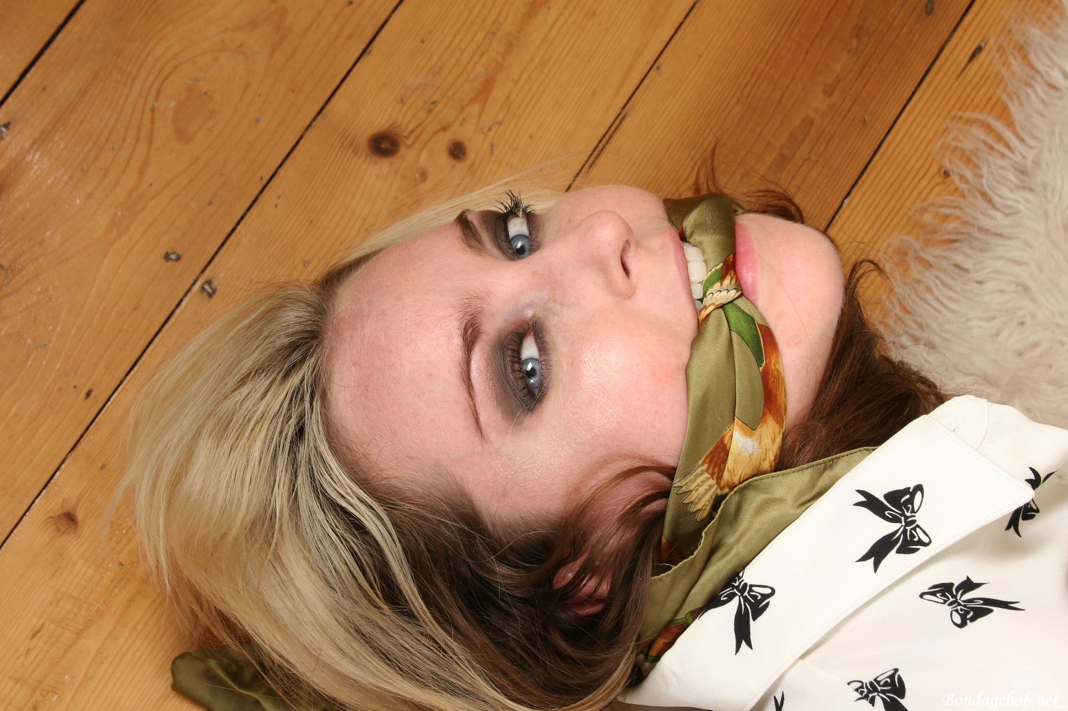 Tied Sexy Beauties 352-2