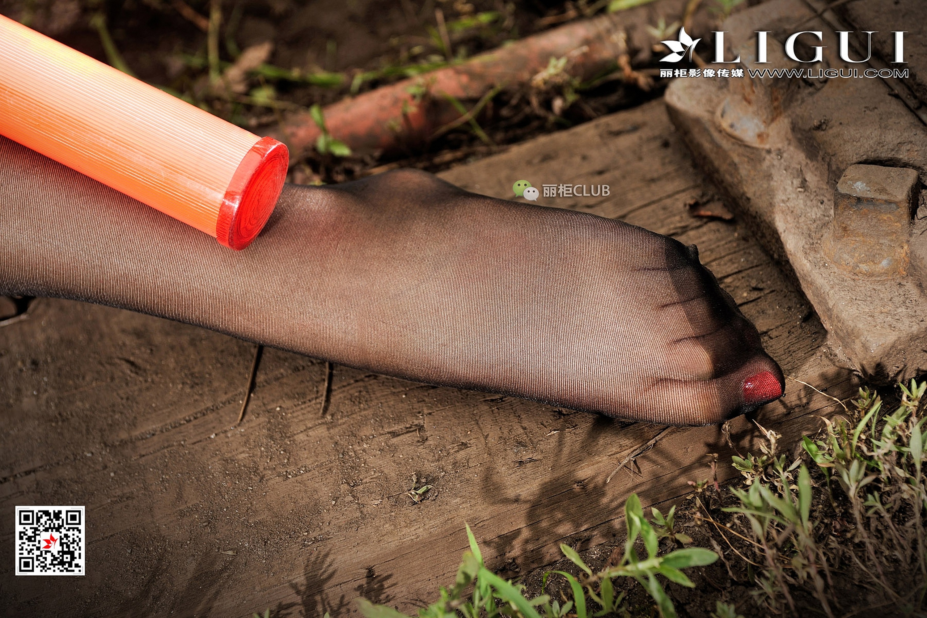 pretty lady dirty feet 60