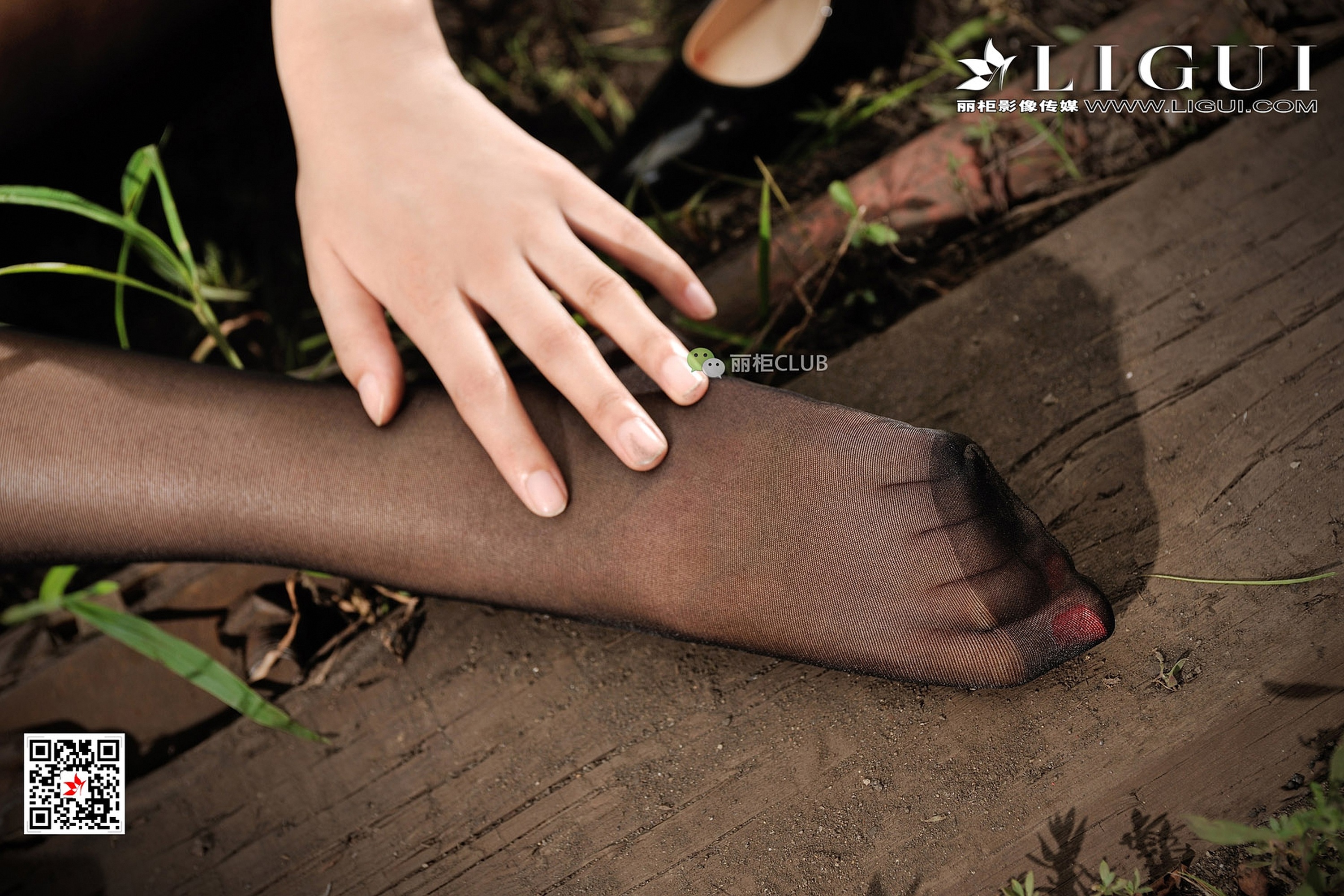 pretty lady dirty feet 60