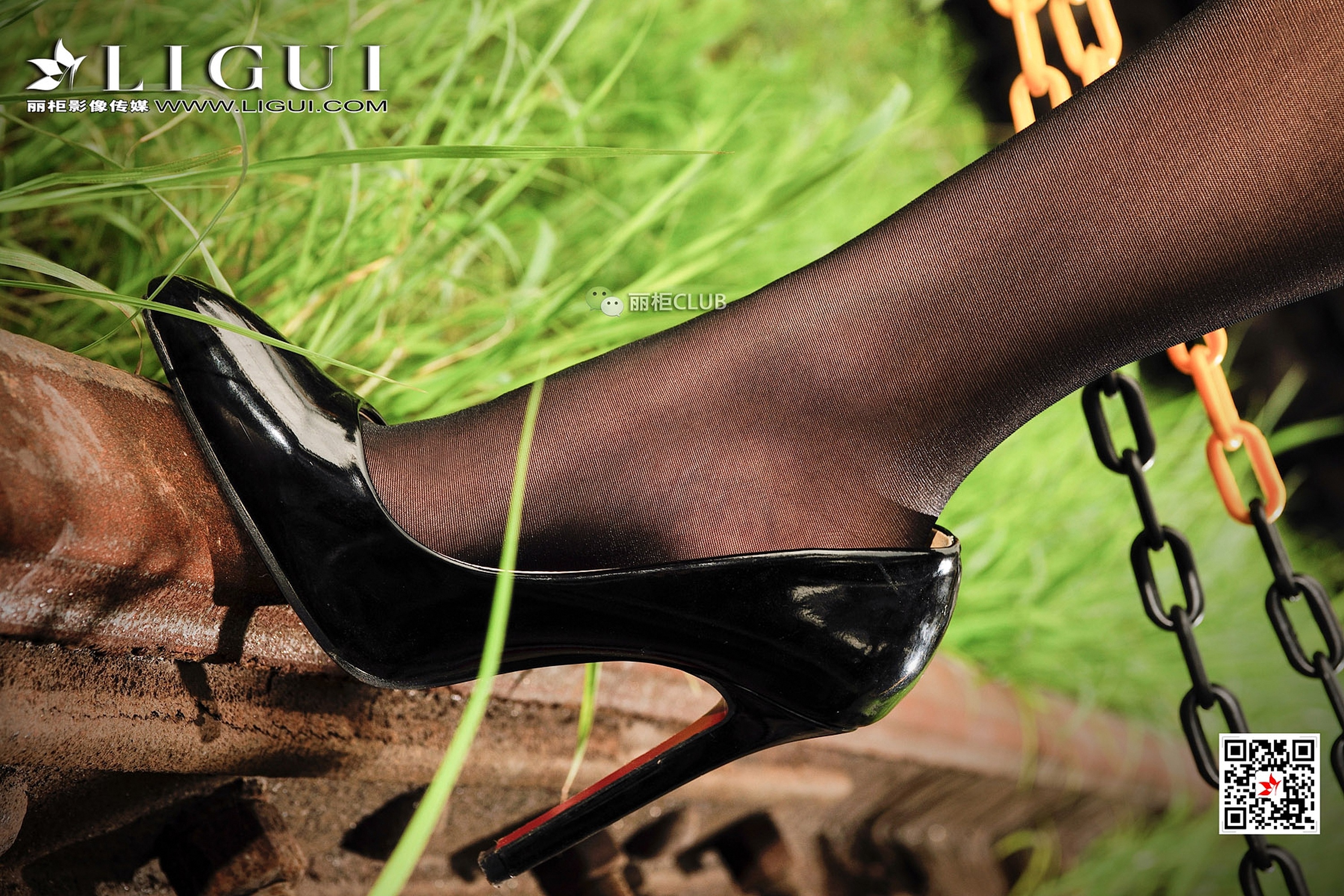 pretty lady dirty feet 60