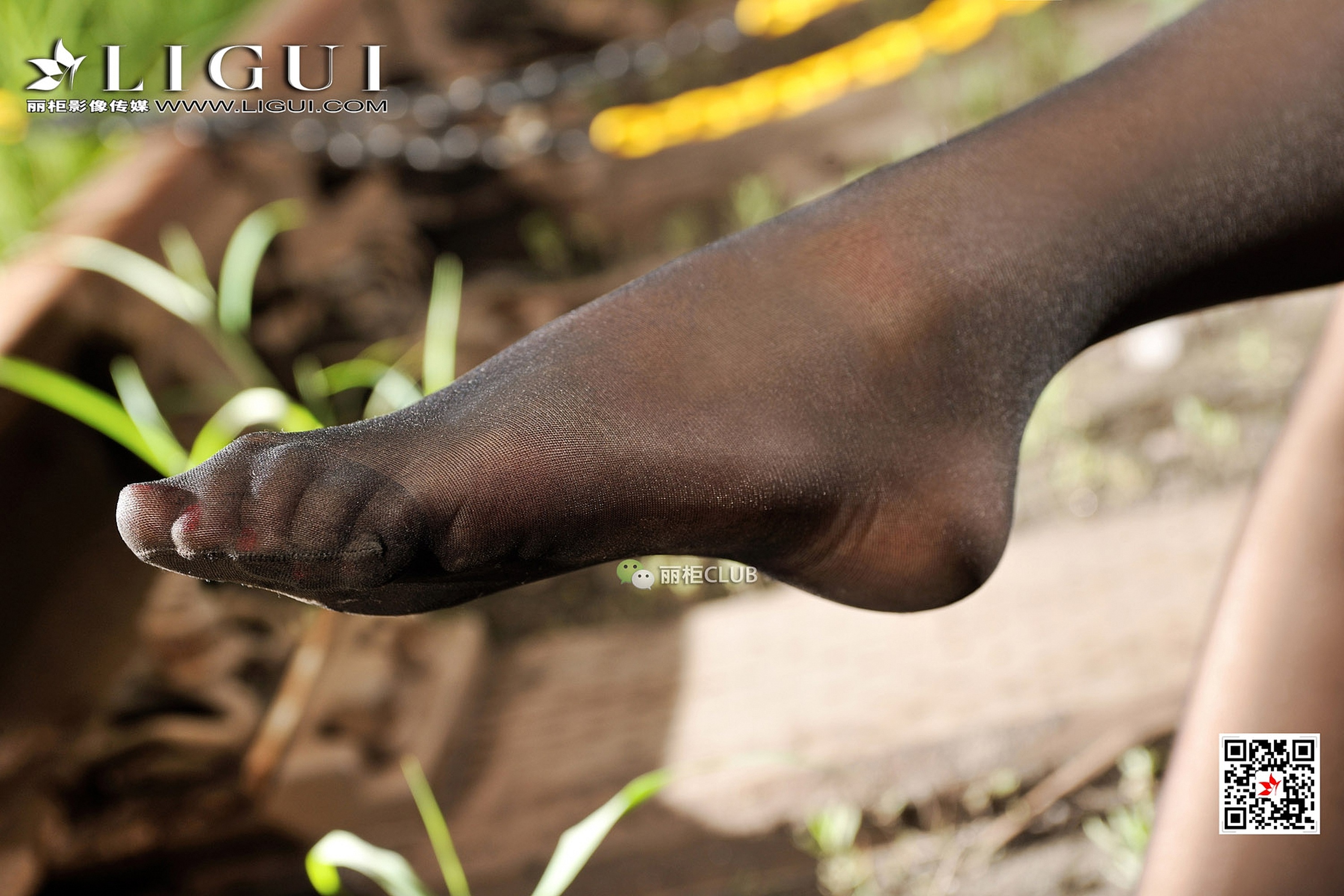 pretty lady dirty feet 60