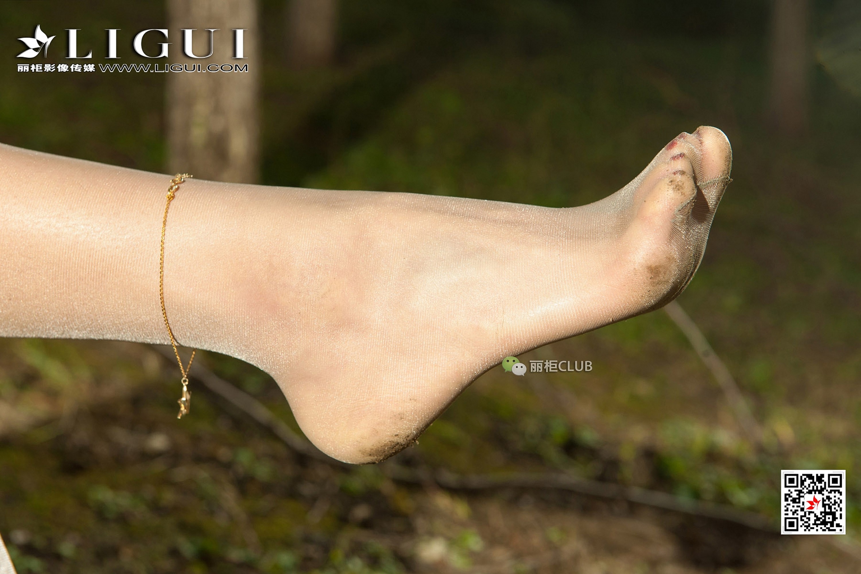 pretty lady dirty feet 62