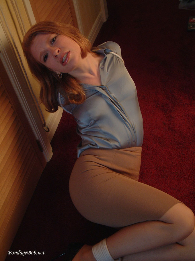 Tied Sexy Beauties 375-1