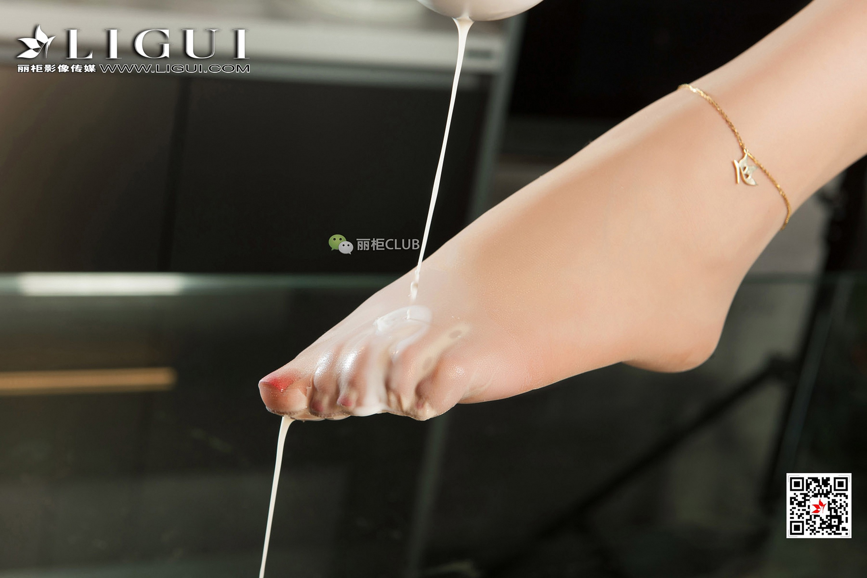 pretty lady dirty feet 65