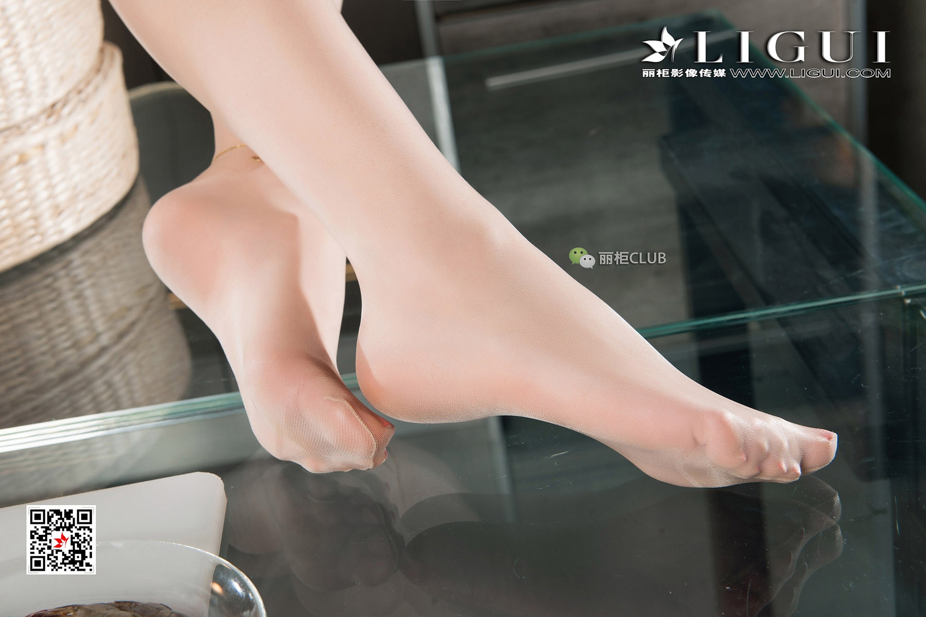 pretty lady dirty feet 65