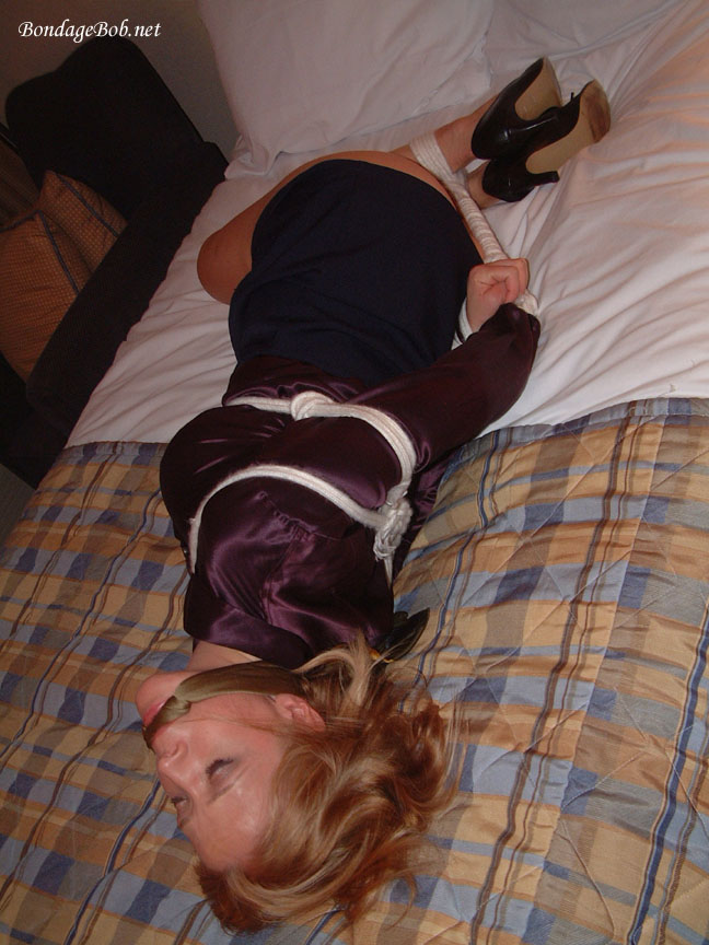 Tied Sexy Beauties 390-1