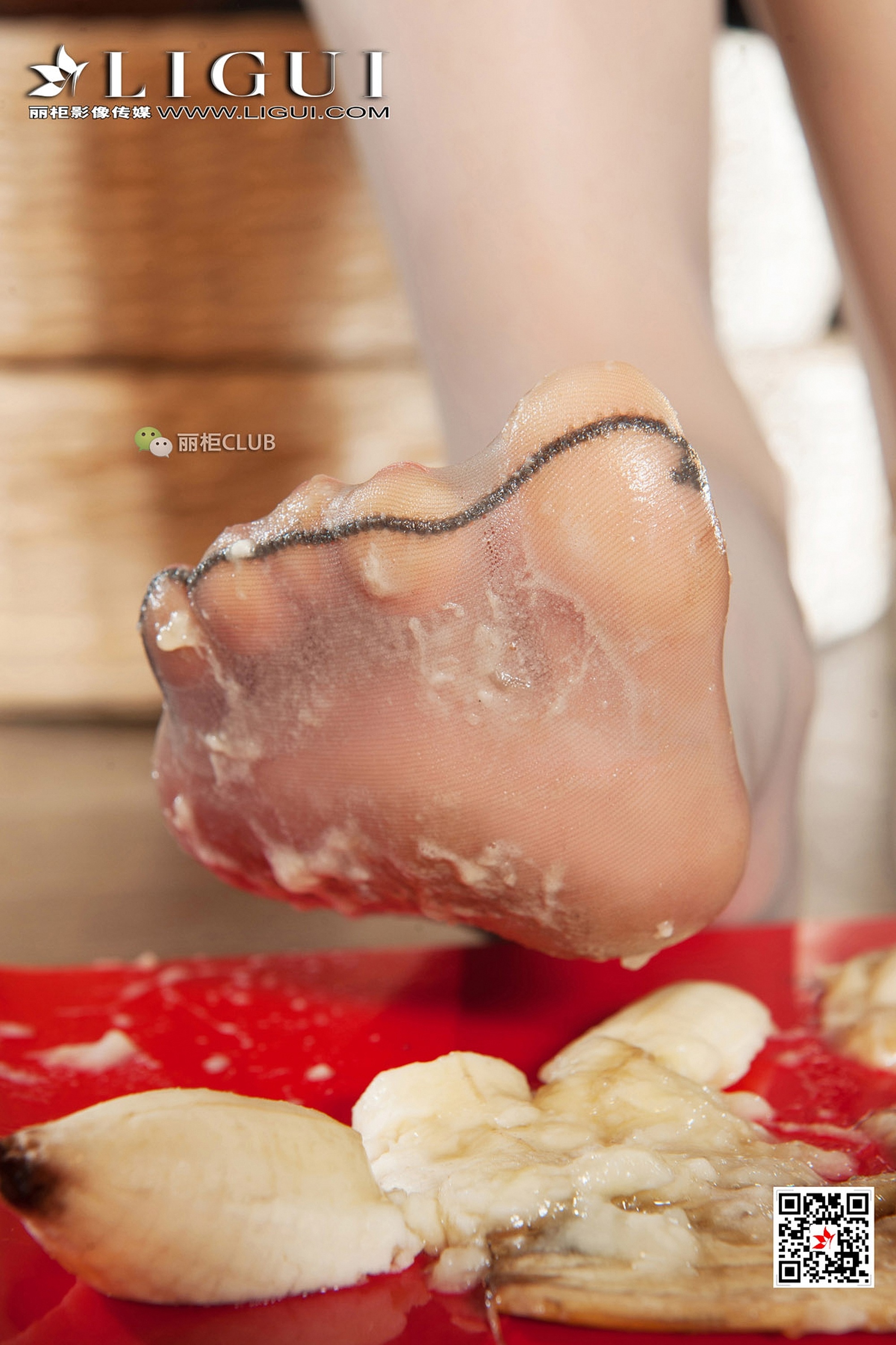 pretty lady dirty feet 68