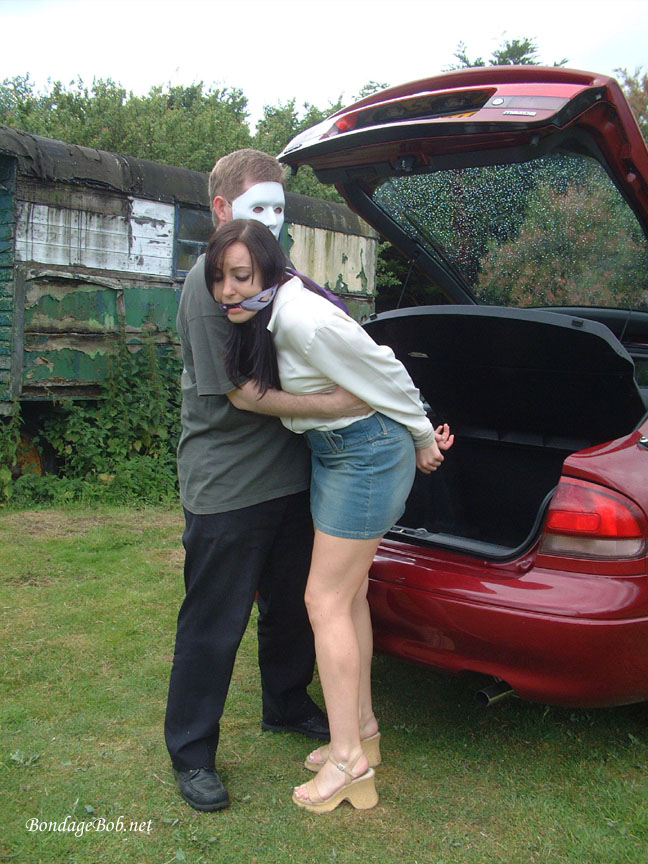 Tied Sexy Beauties 400-2